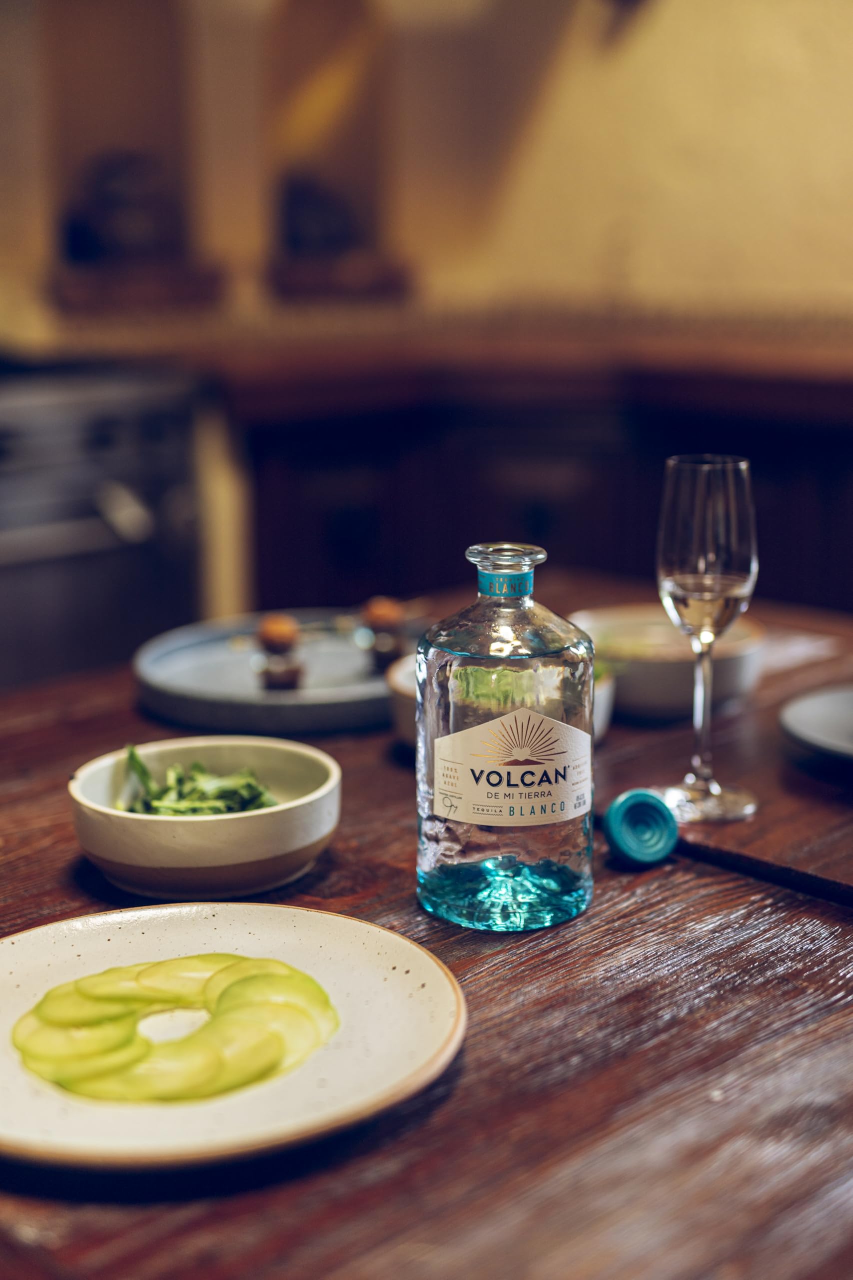 Volcán De Mi Tierra Blanco Tequila, 70cl | Premium-Tequila aus 100% Blauer Weber Agave | Hochland & Tiefland | Frisch & komplex mit Zitrus- und Kräuternoten | Für Cocktails & pur