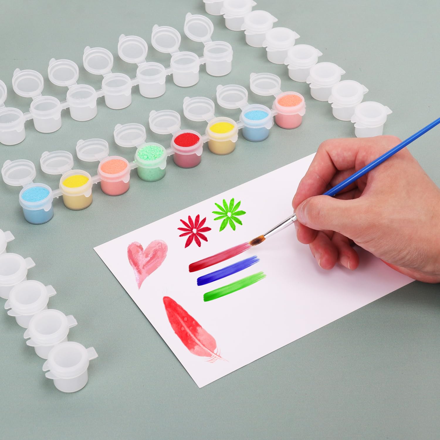 1200 botes de pintura vacíos de 0.17 onzas, 150 tiras de acrílico mini contenedor de pintura con tapas para clases de arte, escuelas, bocetos al aire libre y festivales de arte, festivales