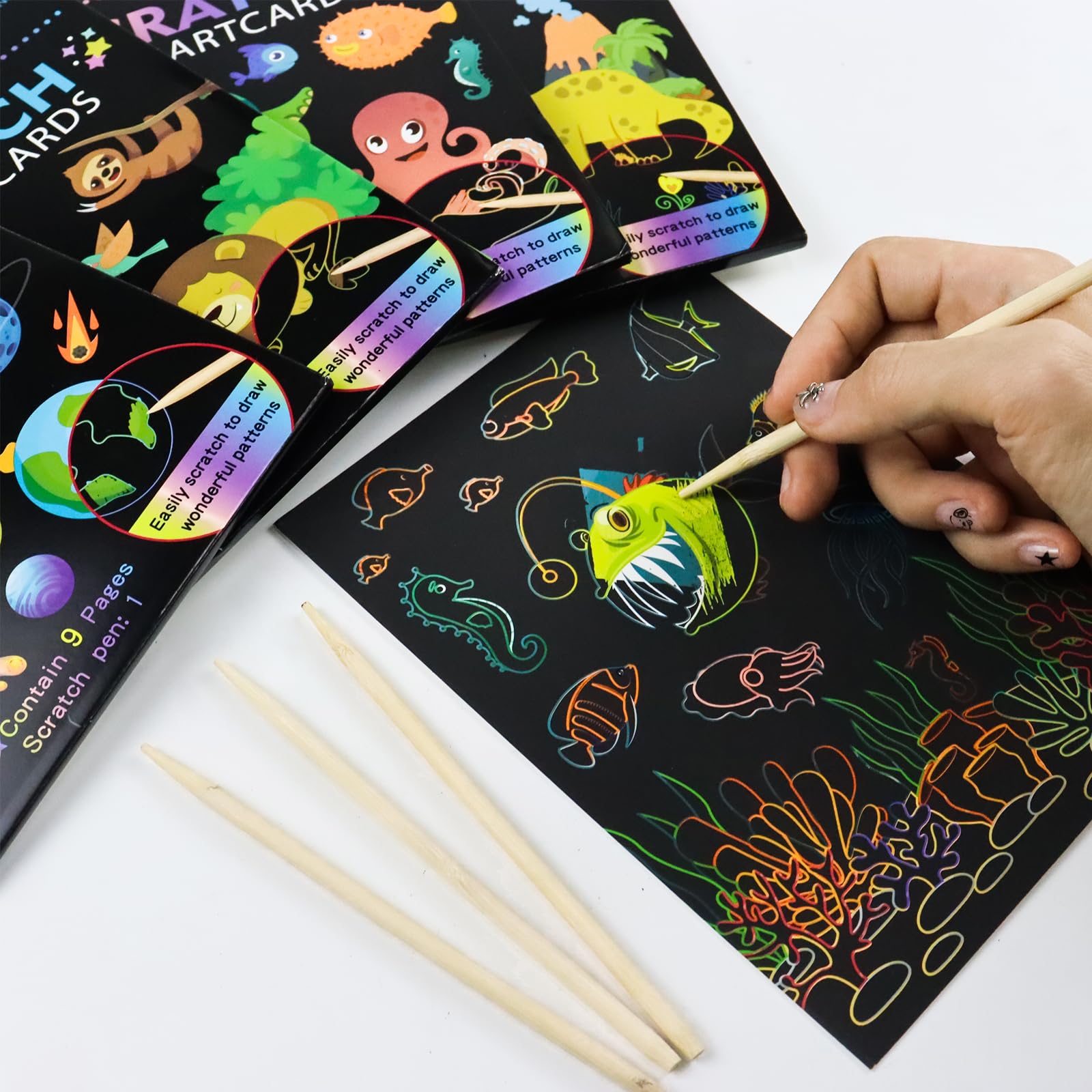 Set 4 Blocs Dibujos Para Rascar Para Niños, Papel Mágico Arcoíris Para Rascar, Libro Para Rascar Con Temas Dinosaurios, Espacio, Océanos y Animales, Con Lápiz Madera, Ideal Para Relajarse y Decorar