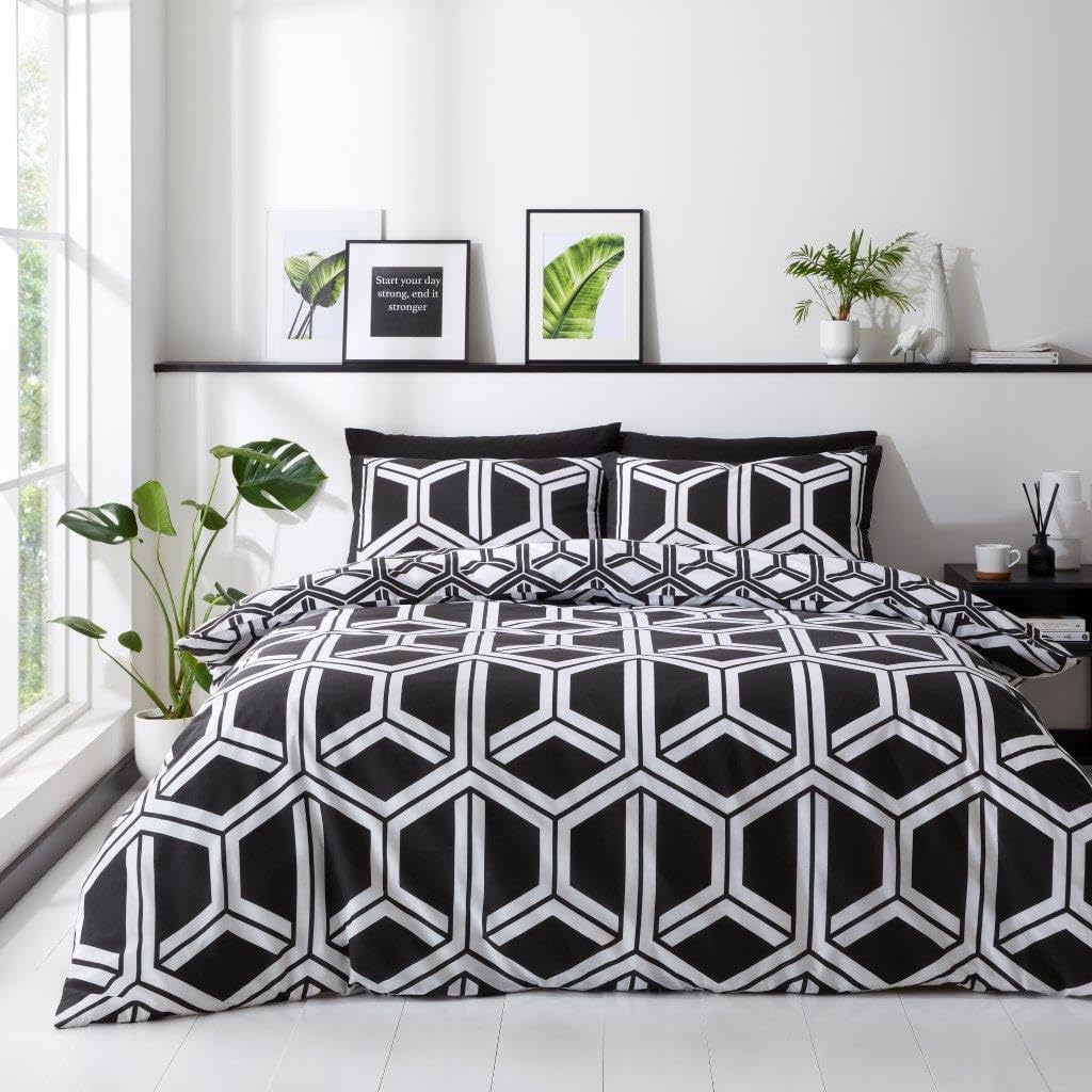 Lions Black-White Bedding - Double Bed Duvet Covers Set - Poly Cotton Hotel Quality Reversible Geometric Printed Quilt Cover With Pillowcase, Ultra Soft White And Black Bedding, 200X200cm