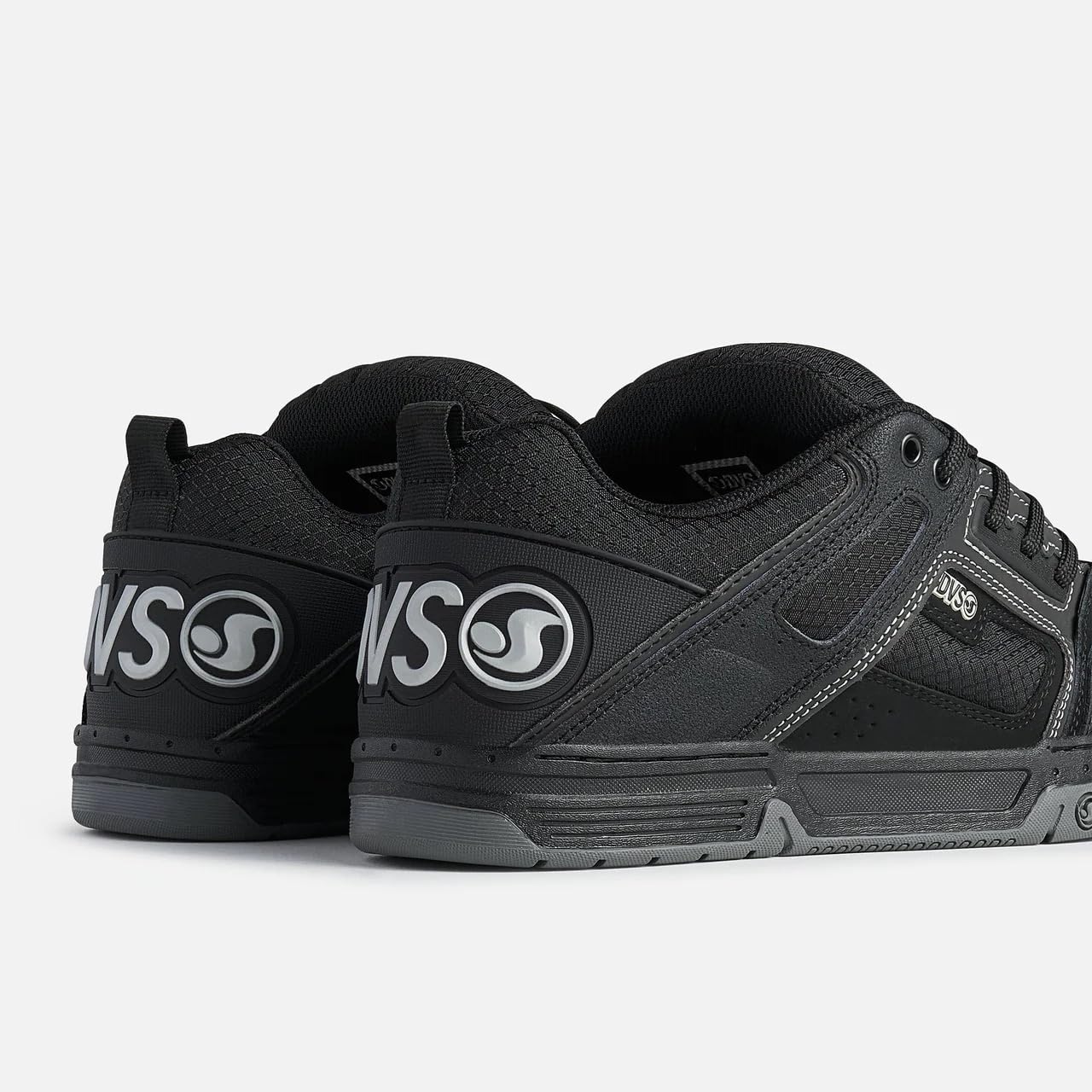 Scarpe da Skateboard – D V S Comanche Nero/Grigio da Ginnastica – Ammortizzate, Resistenti e Antiscivolo – Suola Robusta – Comfort Estremo – più Sacca