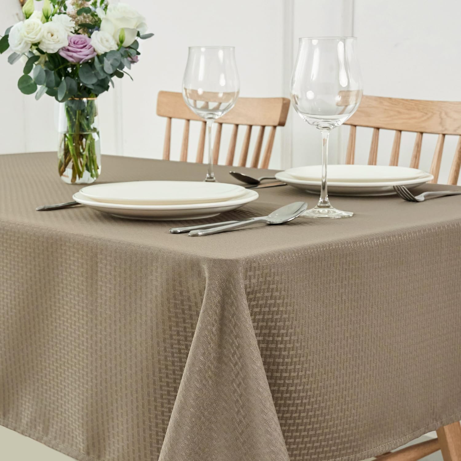 maxmill Square Jacquard Tablecloth Waterproof Spillproof Wrinkle Resistant Soft Weaved Design Table Cloth for Dinner and Party Washable Fabric Cover,