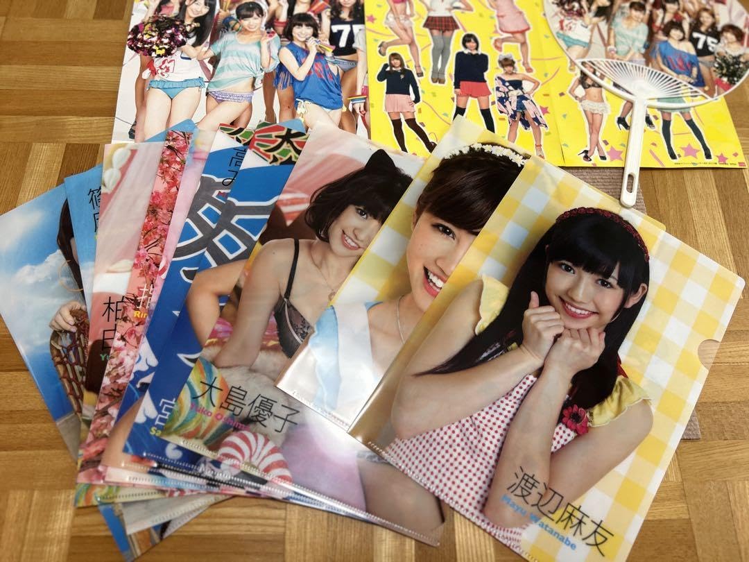 AKBカレンダー2011 AKB48 オフィシャルカレンダーBOX2011 大好評発売中！ - TOWER