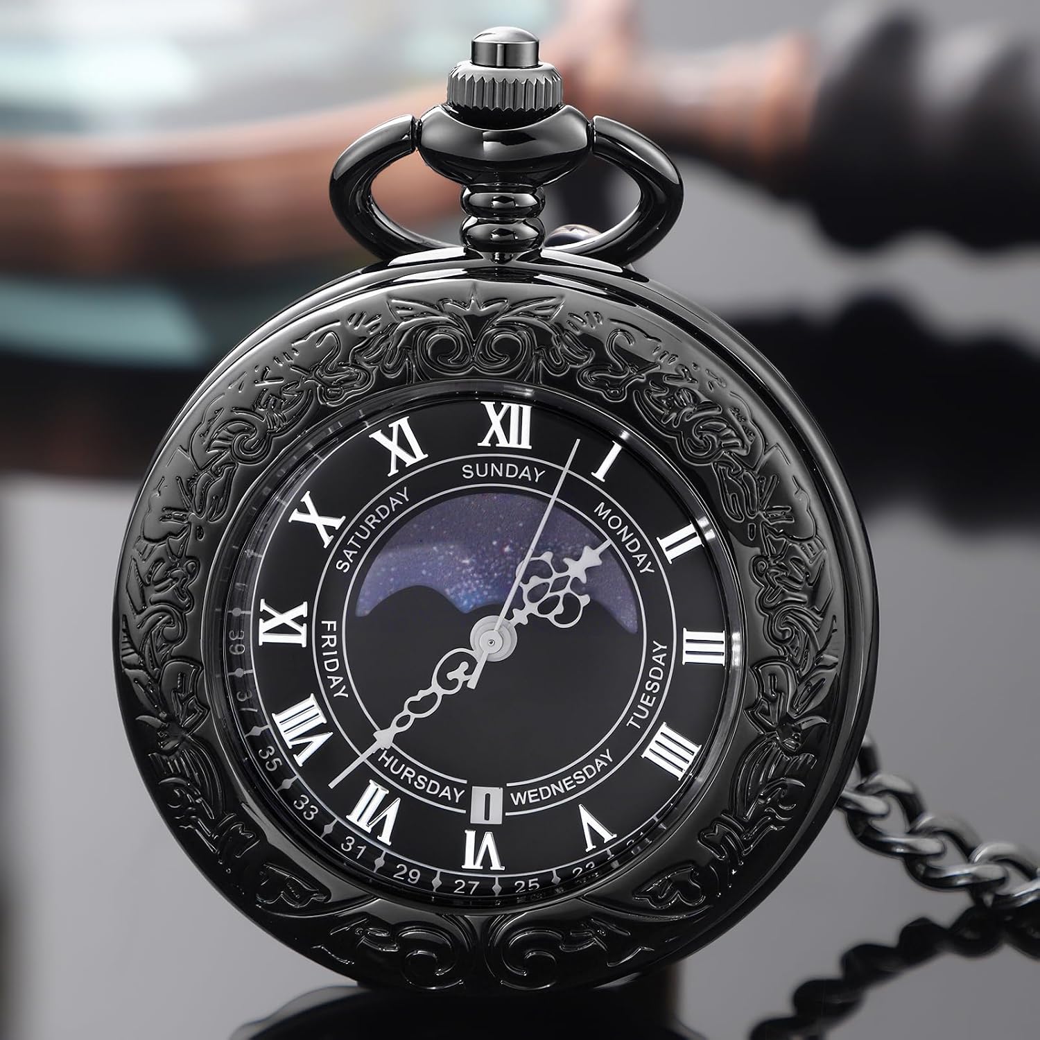 Vintage Pocket Watch with Roman Numberals Scale Moon Phase Calendar Quartz Pocket Watches with Chain Best Gift