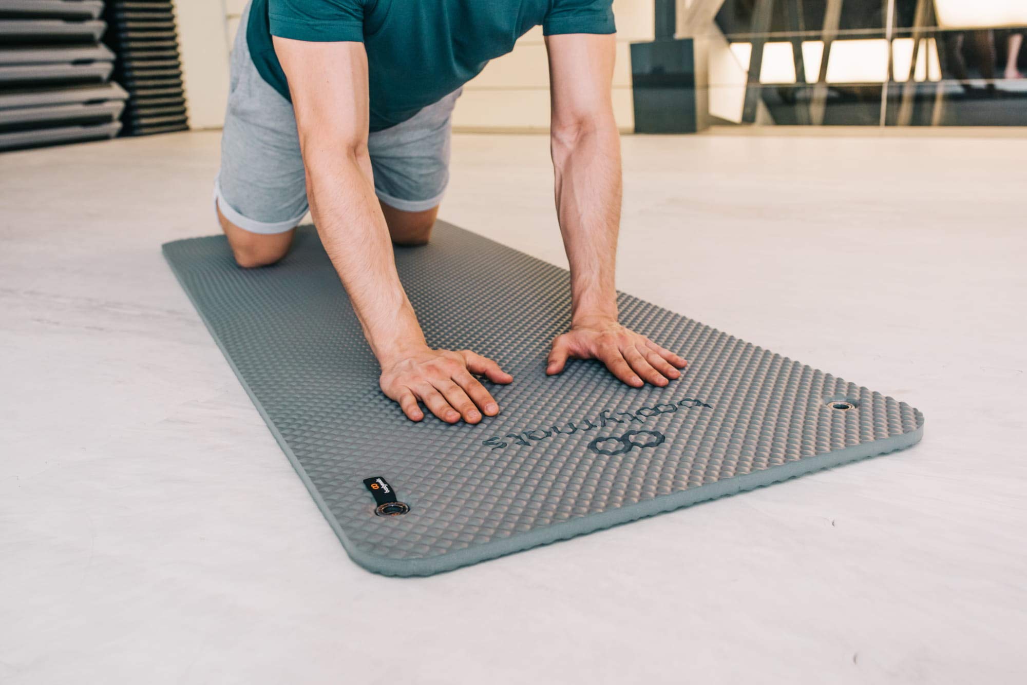 Pilates PRO - Esterilla de gran tamaño ideal para ejercicios de pilates de suelo. Extra Acolchada. Máximo Confort y Comodidad. Medidas: 180 x 60 cm. Grosor: 19 mm