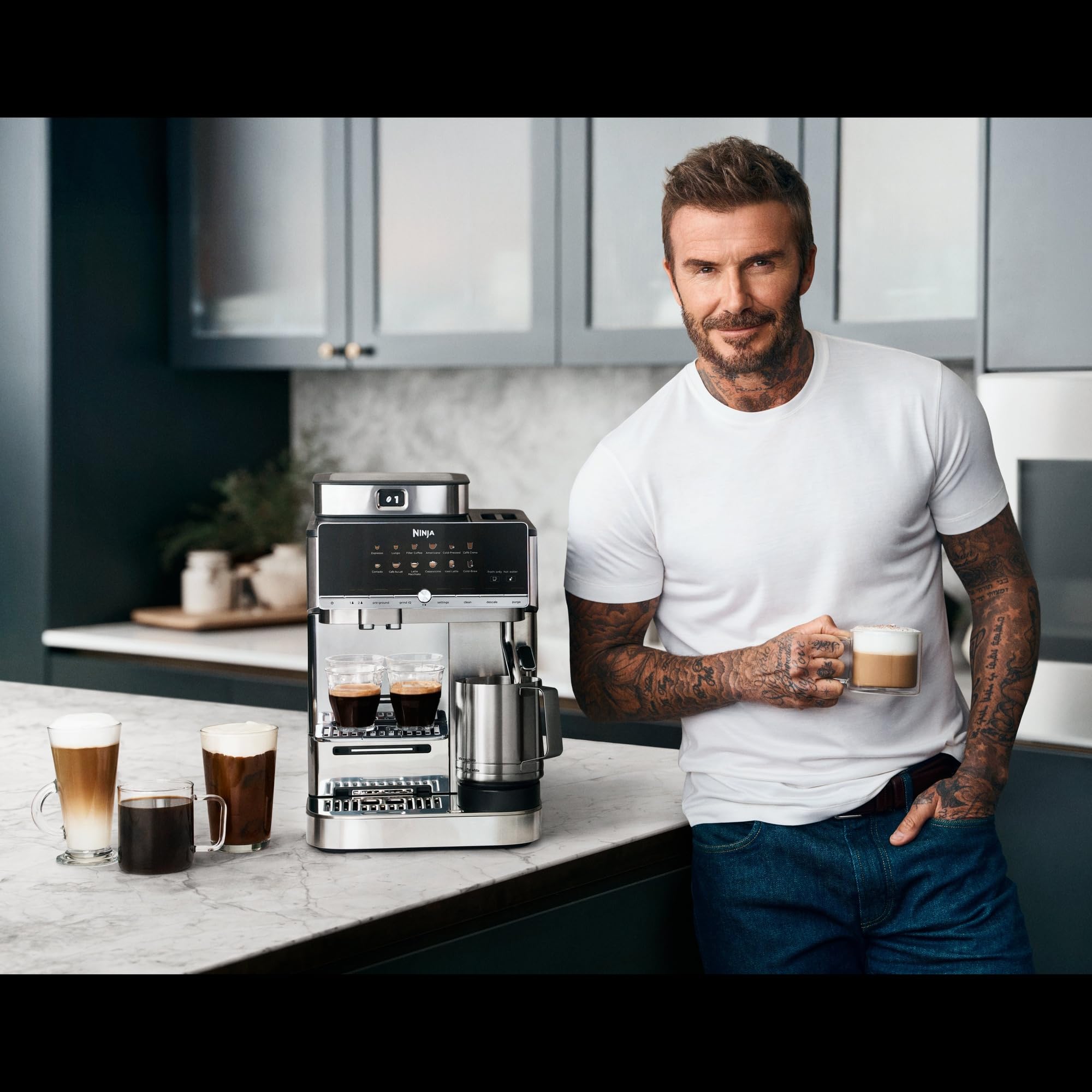 Ninja AutoBarista Kaffeevollautomat für Espresso, Filterkaffee und Cold Brew, 10 Getränkeprogramme und 4 Milchaufschäum-Voreinstellungen, spülmaschinengeeignete, abnehmbare Teile, Silber AE1001EU