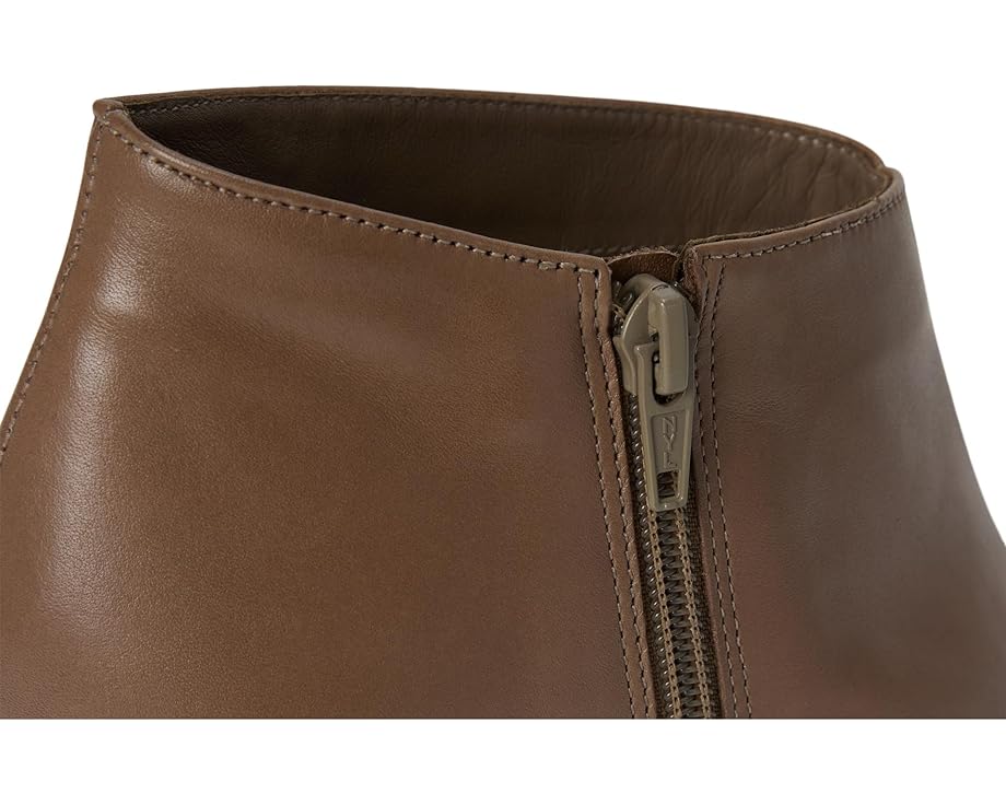 Bernardo Garda - Right View