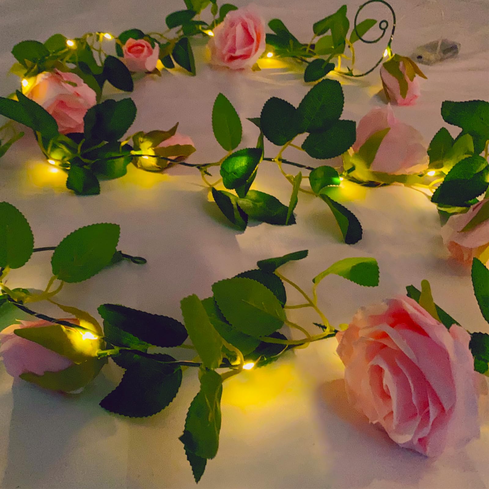 Fielegen 2M Künstliche Blume Lichterkette Batteriebetriebene Rosen Blumengirlande mit 20 LED-Licht Hängende Rosen Ranken Dekorative Lichter für Valentinstag Home Garten Geburtstag Hochzeit Party Dekor