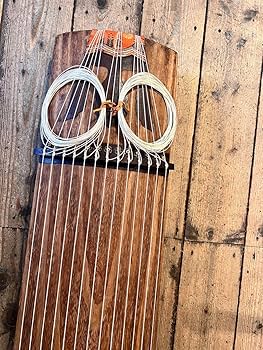 昭和レトロ すだれ彫り 13弦 琴 和楽器 弦楽器 伝統工芸 レトロ Amazon.co.jp: すだれ彫り 13弦 琴 箏 和楽器 弦楽器 伝統工芸 楽器