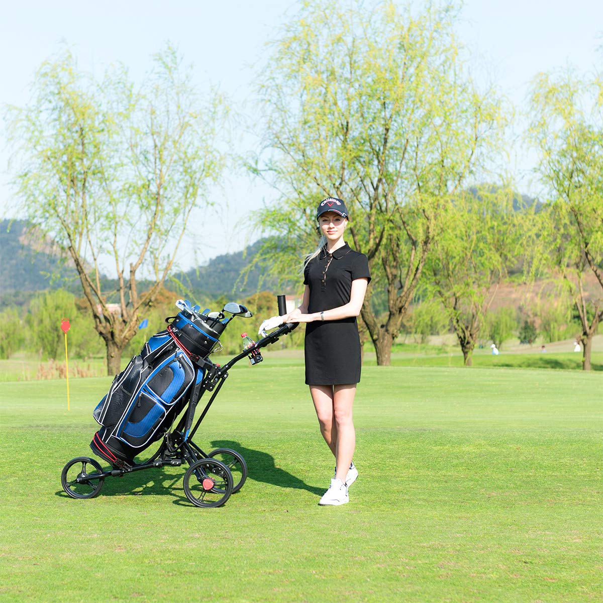 COSTWAY Chariot de Golf 3 Roues Pliable Noiravec Porte-Parapluie et Porte-Tee en Aluminium Frein au Pied et Poignée Rembourrée Ajustable