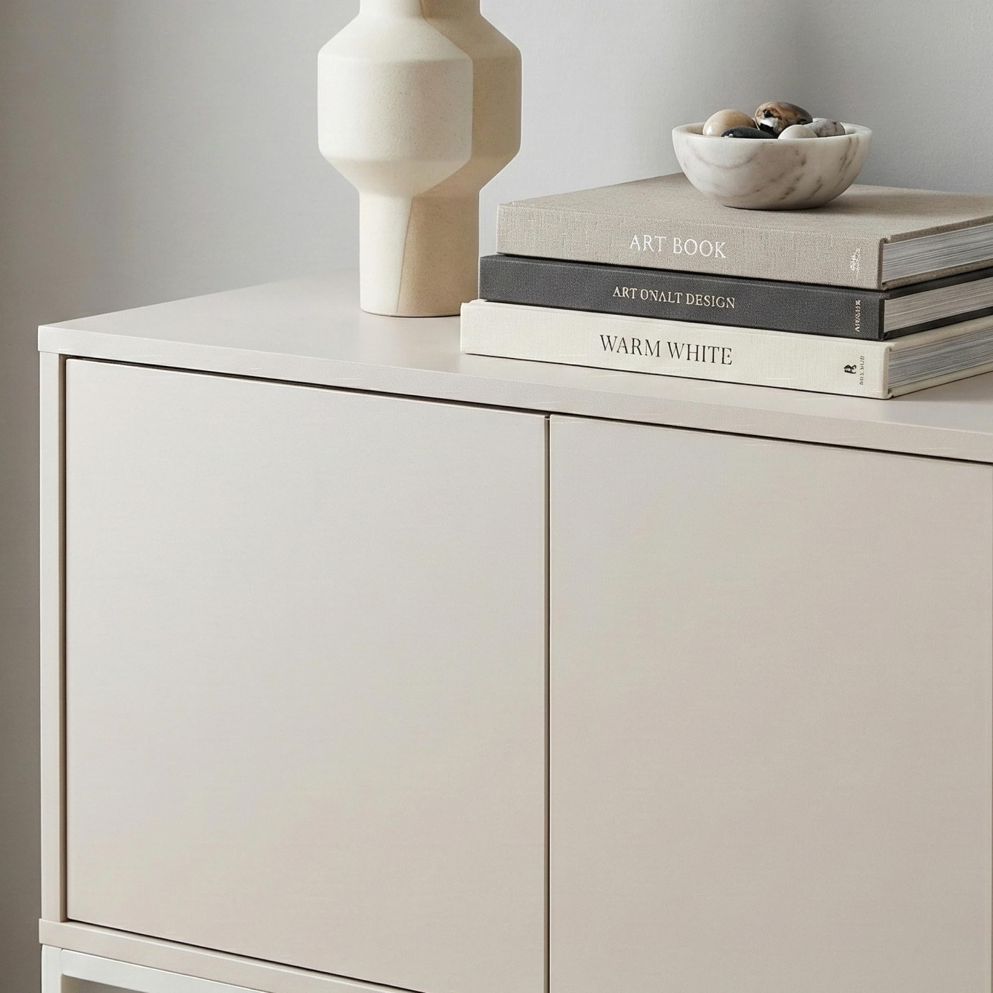 [en.casa] Lowboard Boxholm z 3 drzwiami 160 x 30 x 57 cm, kolor piaskowy | Kredens, szafka pod telewizor, komoda push-to-open, 2 przegródki, metalowa rama, regulowana, do salonu, jadalni, biura