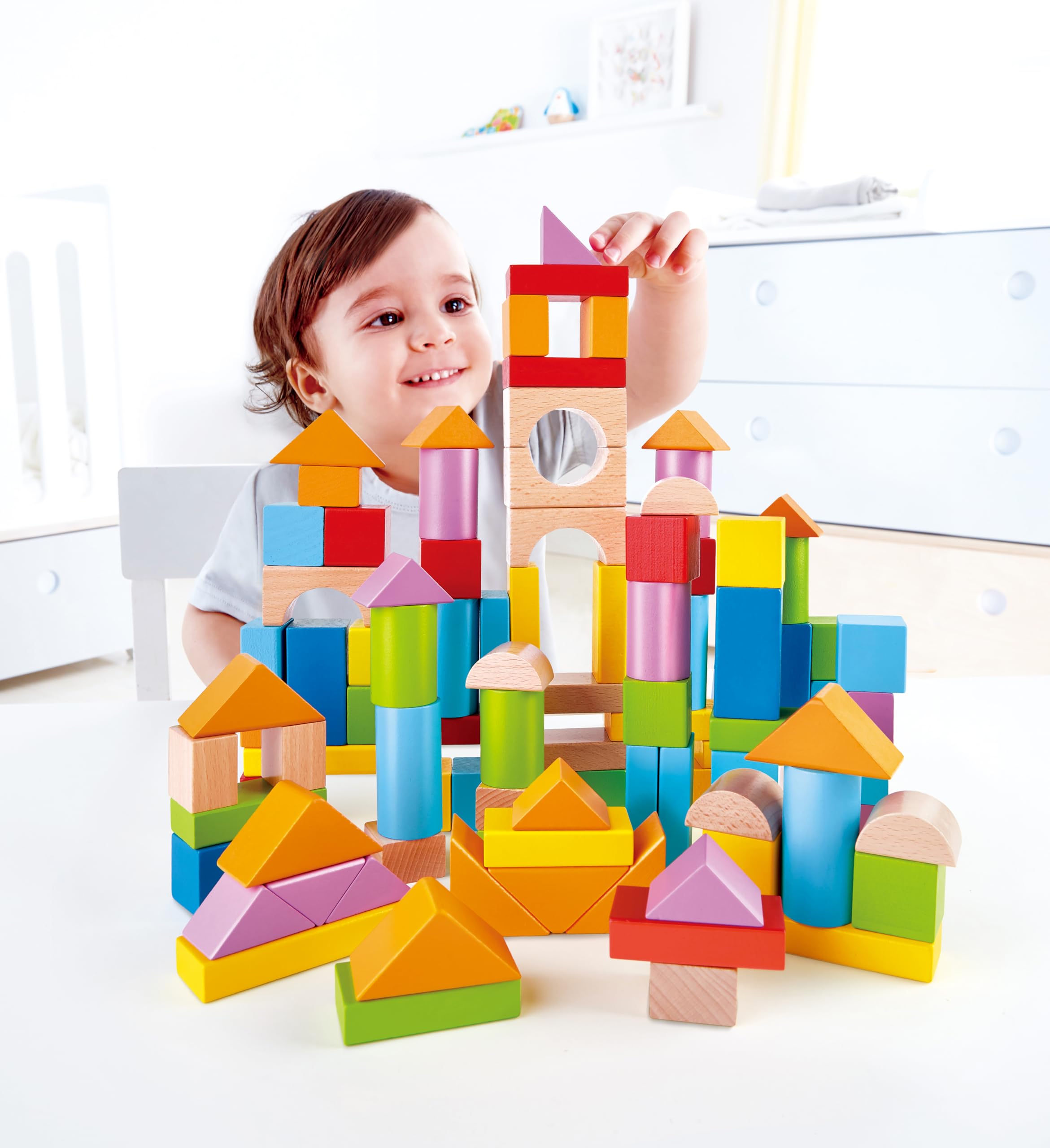 Hape Jouet en Bois Construction Enfant 12 Mois et Plus - Blocs de Construction Multicolore - Jouet Éveil Fille et Garçon - Baril Formes Géométriques à Bouts Ronds & Peinture Non Toxique - Dès 1 an
