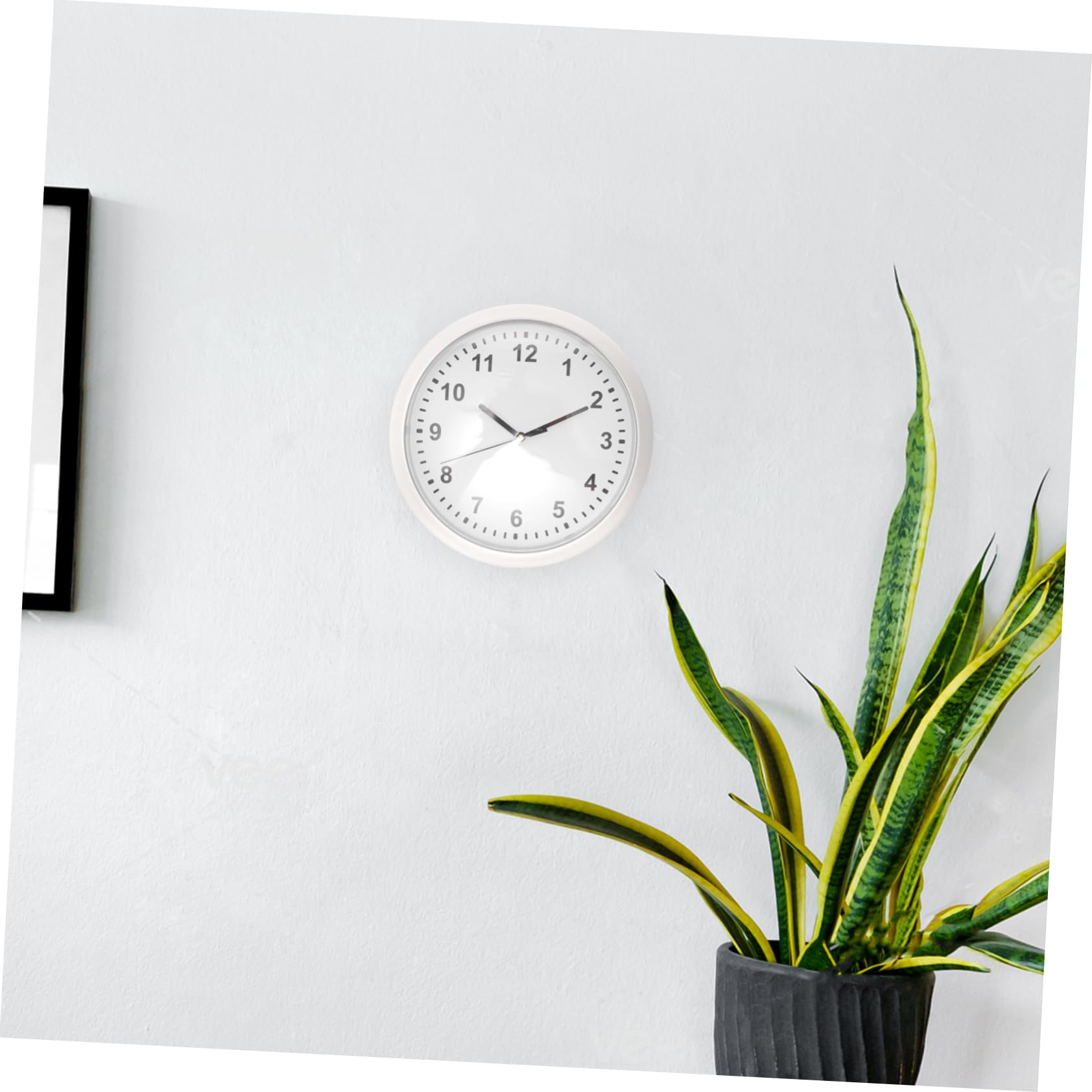 Weiße Uhr mit Geheimfach aus Kunststoff, Kompakt und Leicht