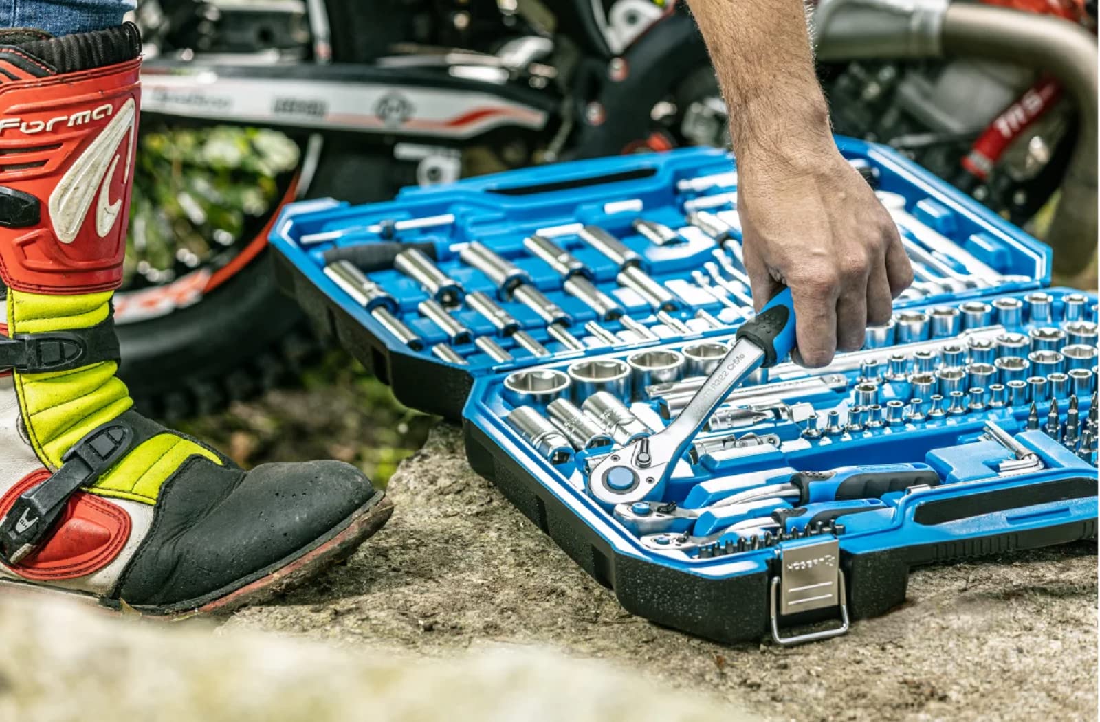 Högert Technik - Caja de Herramientas, Juego de Herramientas, Maletin Herramientas, Llaves de Vaso, Puntas y Accesorios, Acero Cr-V, Mecanismo de Carraca con 72 Dientes - HT1R444, 222 Piezas