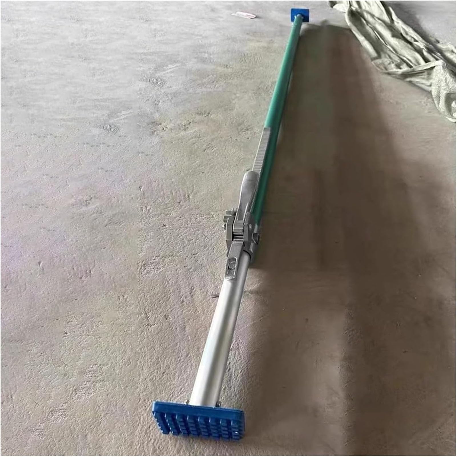 QIYFOZ Ratcheting Cargo Bar，，Adjustable Retractable Truck Cargo Bar 4-8 Ft, Easy Setup Load Lock Stabilizer Pole with Non-Slip Pad & Spring Design, Supports 200KG/440LBS for Ree