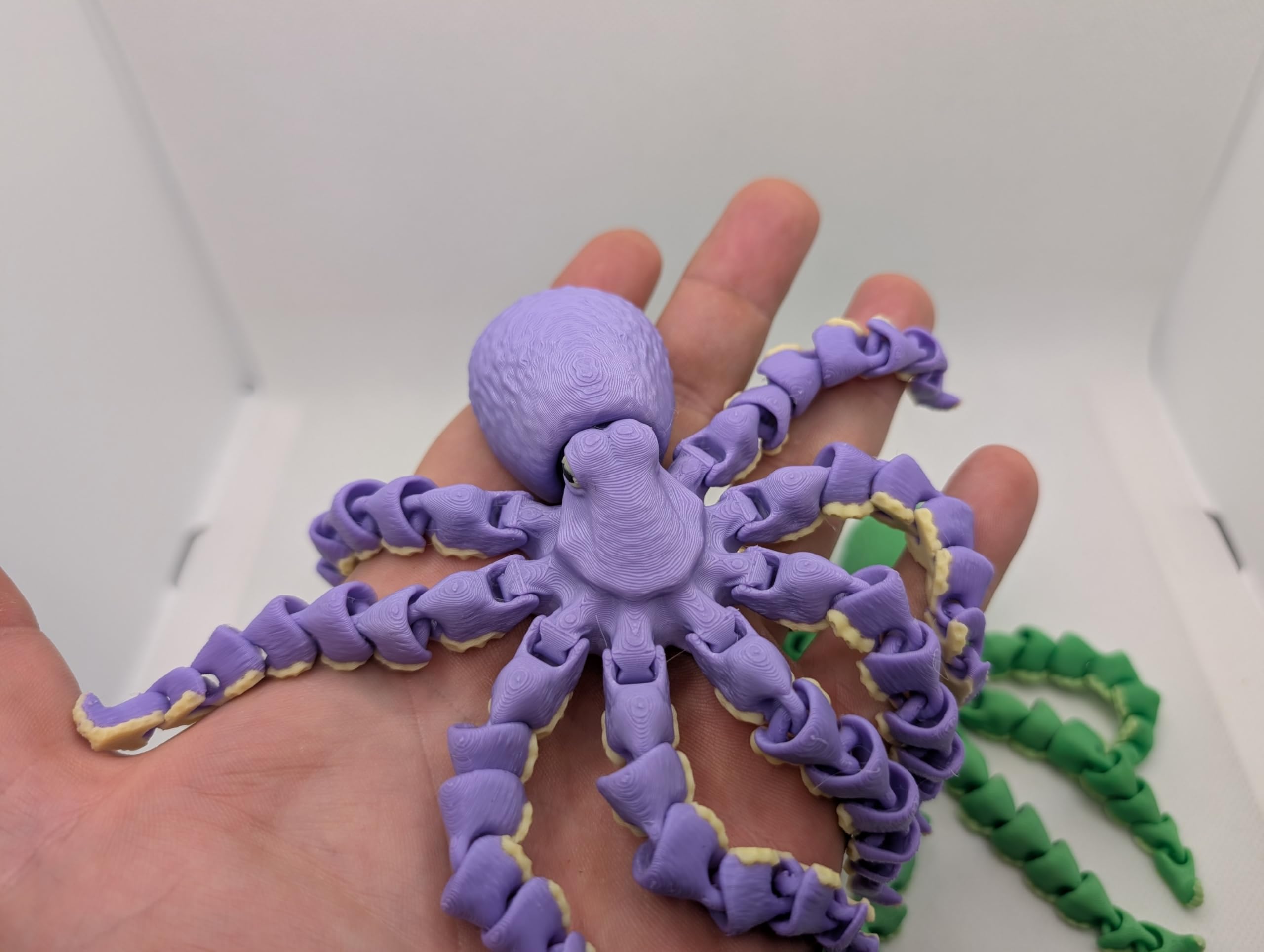Small Articulating Octopus Figurine – 3D Printed Flexible Desk Ornament | Handmade PLA Display Piece in 5 Colours (Lavender)