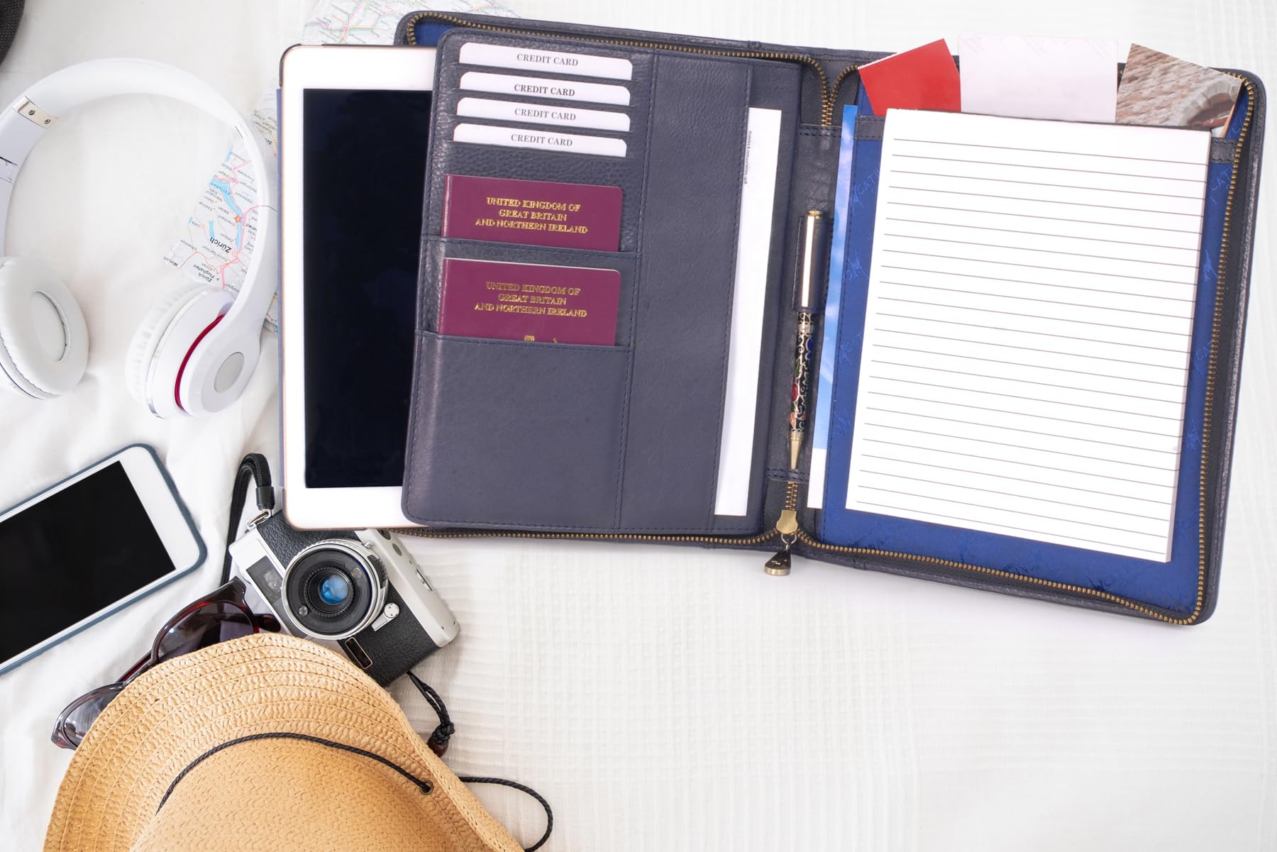 Catwalk Collection Porte Document Cuir Femme Portefeuille de Voyage Zippé avec A5 Bloc-Note Pochette Pour Tablette Noir