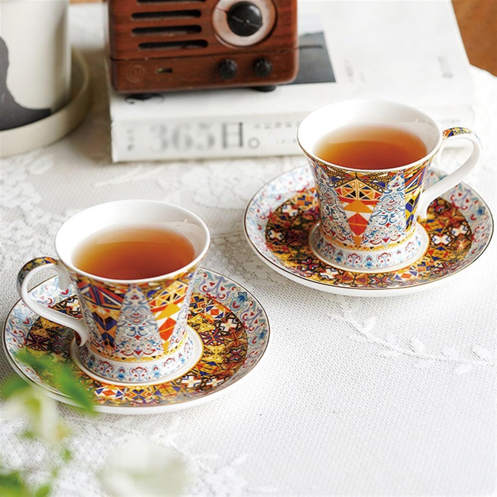 Filiżanki do herbaty Wysokiej jakości wykwintne porcelanowe filiżanki do kawy i spodki kostne zastawa stołowa vintage popołudniowa herbata talerze przekąski zestaw upominkowy latte