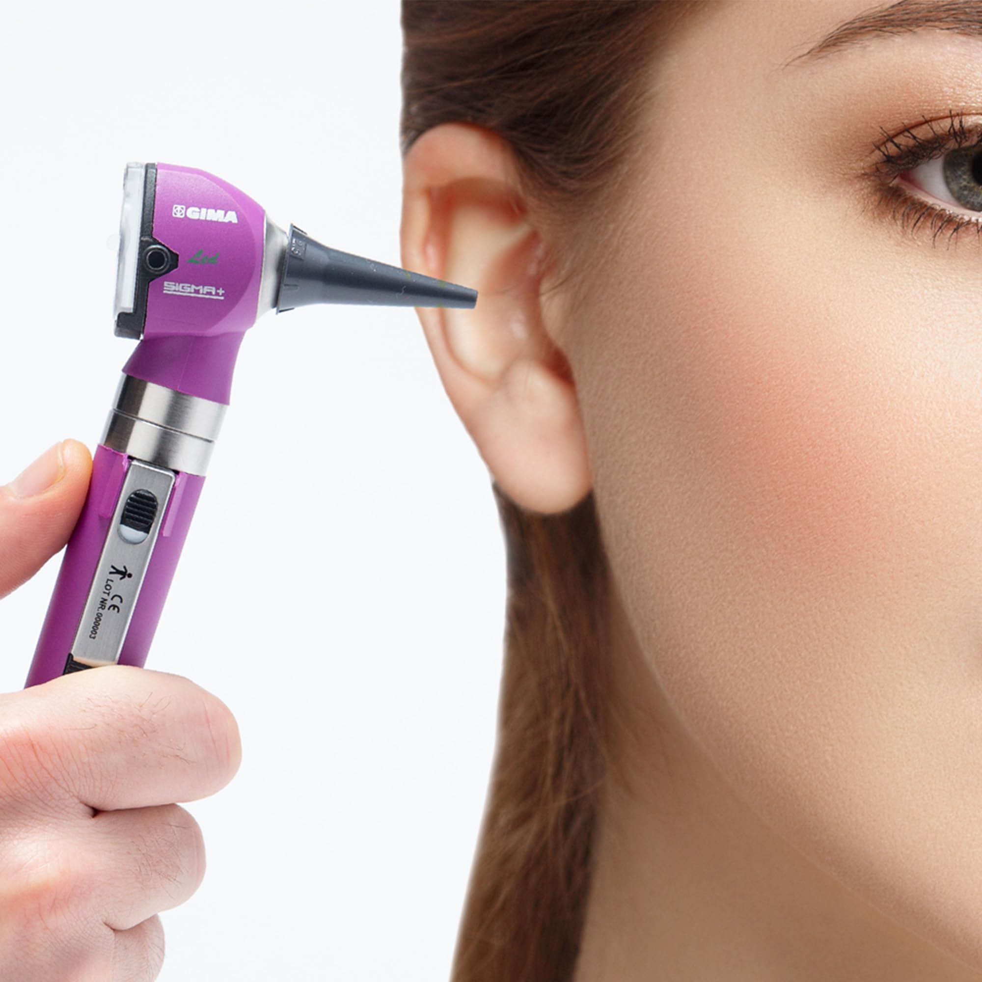 GIMA Otoscopio SIGMA C con luz LED, en bolsita portable para utilización, Otoscopio con ampliación, para ORL, Oftalmología, Niños, Adultos, Animales Domésticos (Violeta) + 14 espéculos, violeta