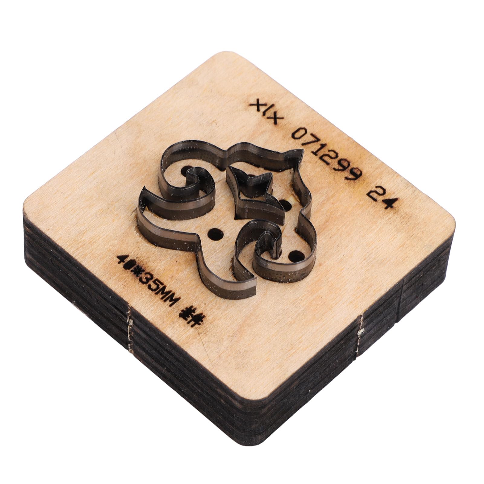 Compact Leather Cutting Die with Stable Wooden Base, Sturdy Alloy Steel Punching Cutting Machine for Versatile Crafting, Neat 40x35mm Cuts, Ideal for Leatherwork Fabric Paper Craf