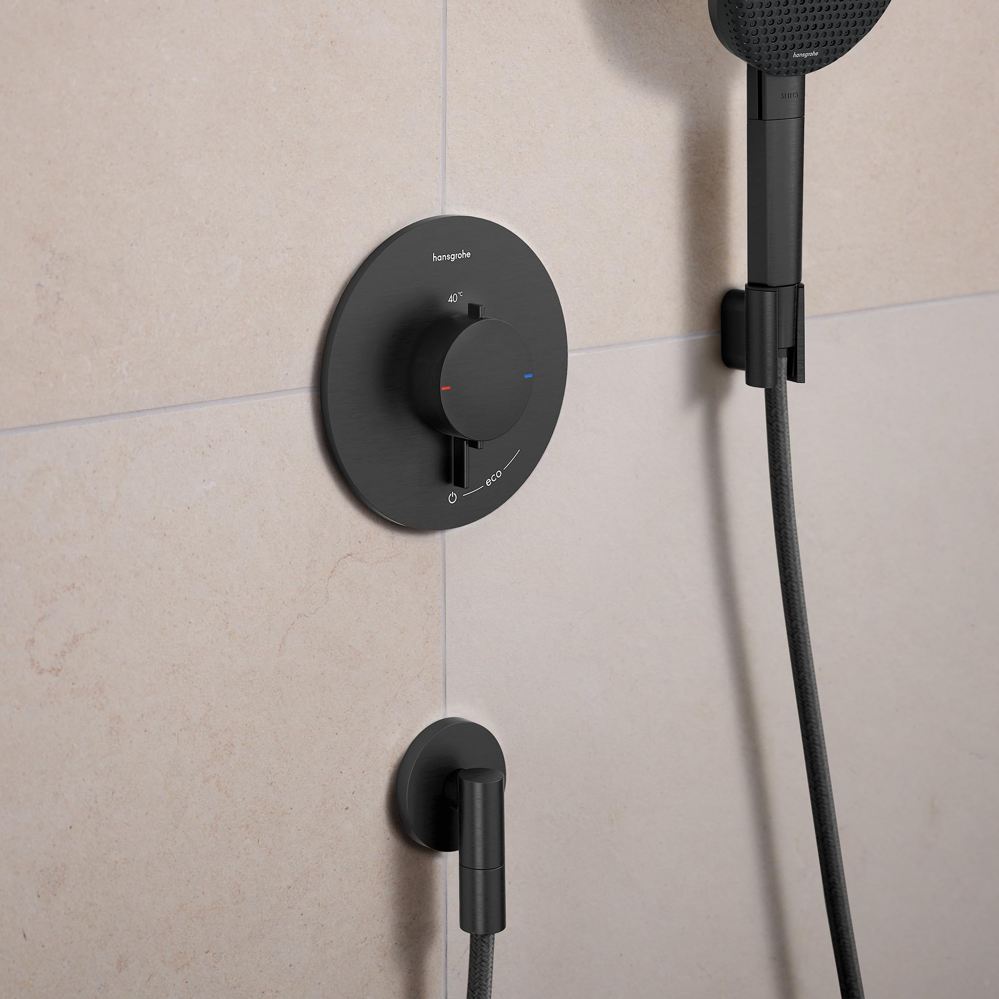 hansgrohe FixFit Fine S - przyłącze węża prysznicowego, uniwersalne przyłącze ścienne z zaworem zwrotnym, łuk przyłączeniowy do ściany, szczotkowany czarny chrom, 28882340