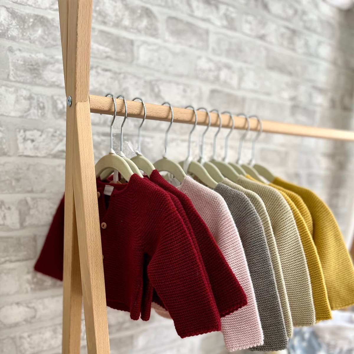 MIMUSELINA Perchero niños Perchero Tipi de madera Burro colgador abrigos ropa bebé autonomía del niño, perchero madera decoración habitación infantil (Madera Haya NATURAL)