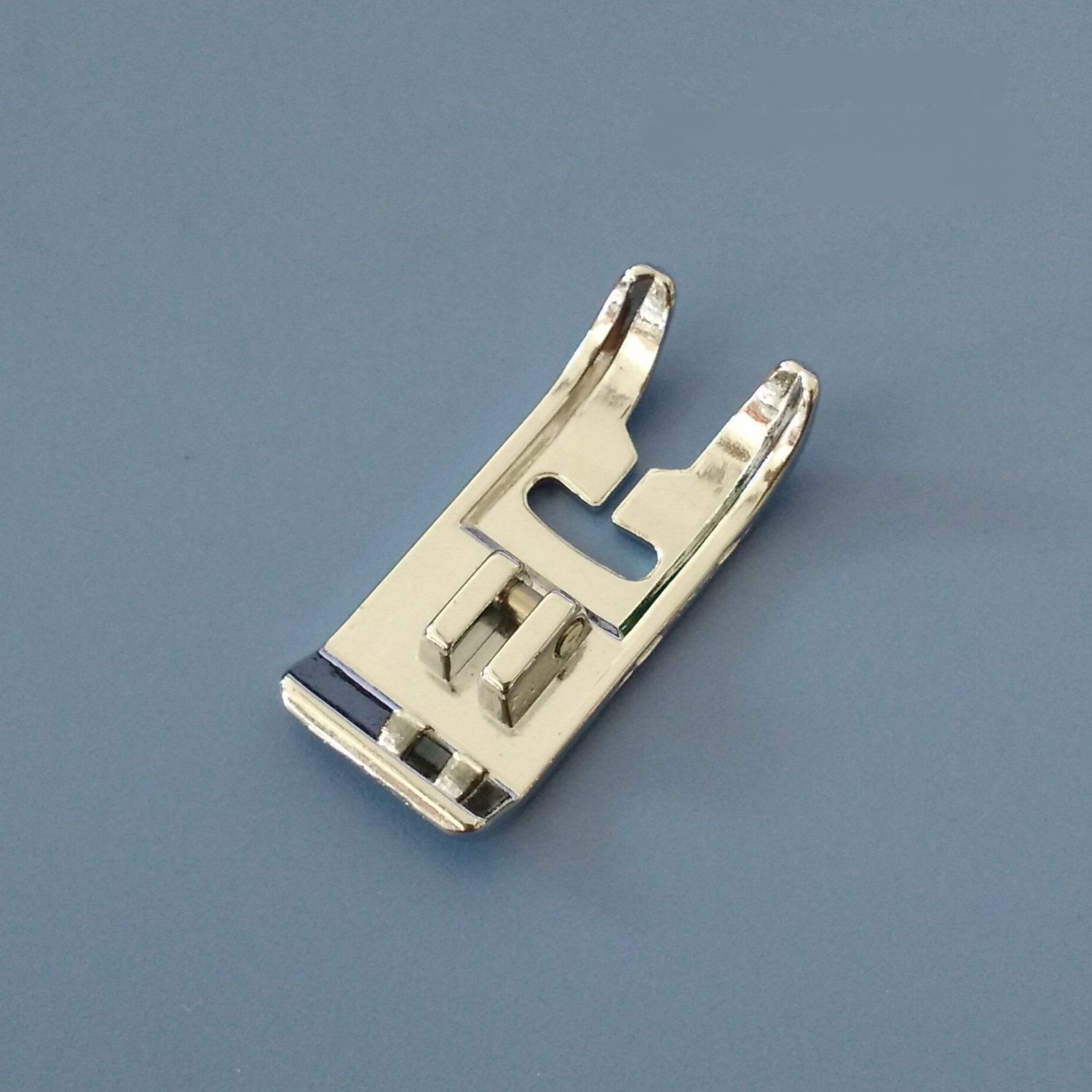 Amazon.com: HONEYSEW #409379 Slant Shank Needle Snap On Zig Zag