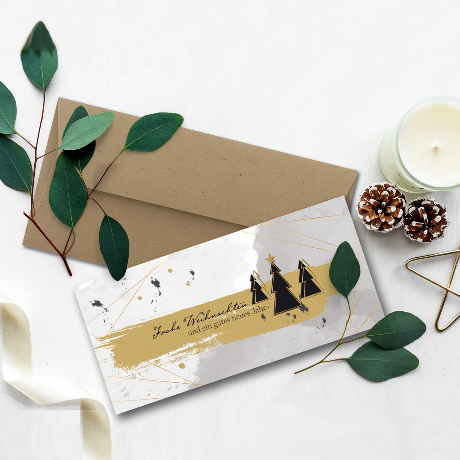 Juego de 200 tarjetas de Navidad DIN largo en gris con árboles de Navidad y texto – Tarjetas plegables con sobres DIN largo, papel kraft marrón arena con adhesivo húmedo – saludos de Navidad para