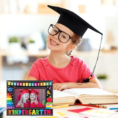 Vista 4 de FLYAB Marco de fotos de graduación de jardín de infantes 2025 Marco de fotos de graduación preescolar de felicitaciones para preescolar, marco