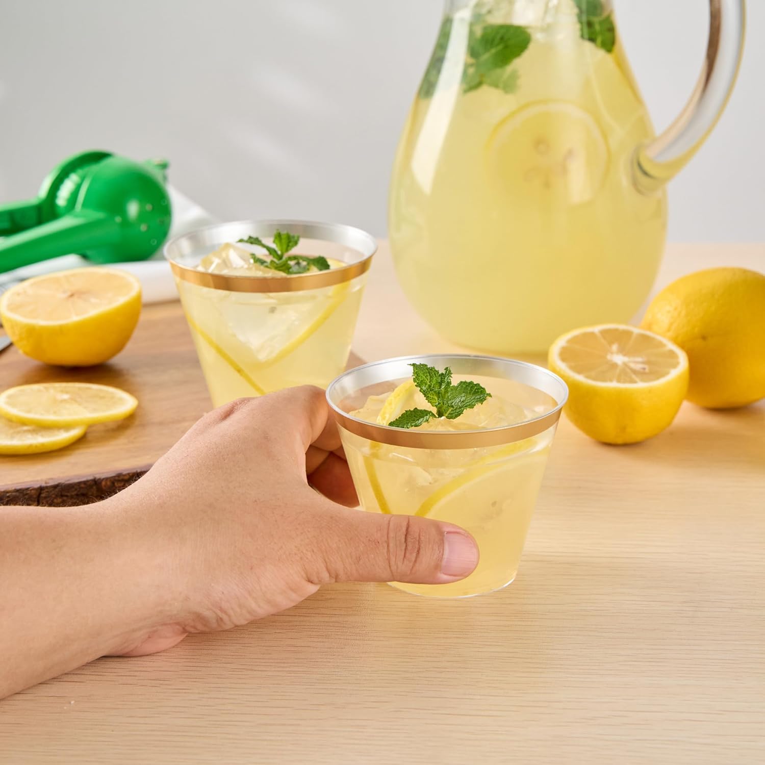 Restaurantware Party Cups 9 oz Pack of 500 Clear Plastic Cups with Gold Rim Disposable, Durable Plastic Glasses Cold Food-Friendly Tumblers for Cocktails at Birthday Parties, Pool Parties