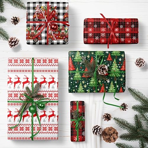 Lyroiphic Geschenkpapier Weihnachten – Weihnachtsdesigns mit rot-grünen Weihnachtsbäumen, niedlichen Gnomen auf Autos, Rentieren und karierten Schneeflocken - 8 gefaltete Bögen (50 × 70 cm)