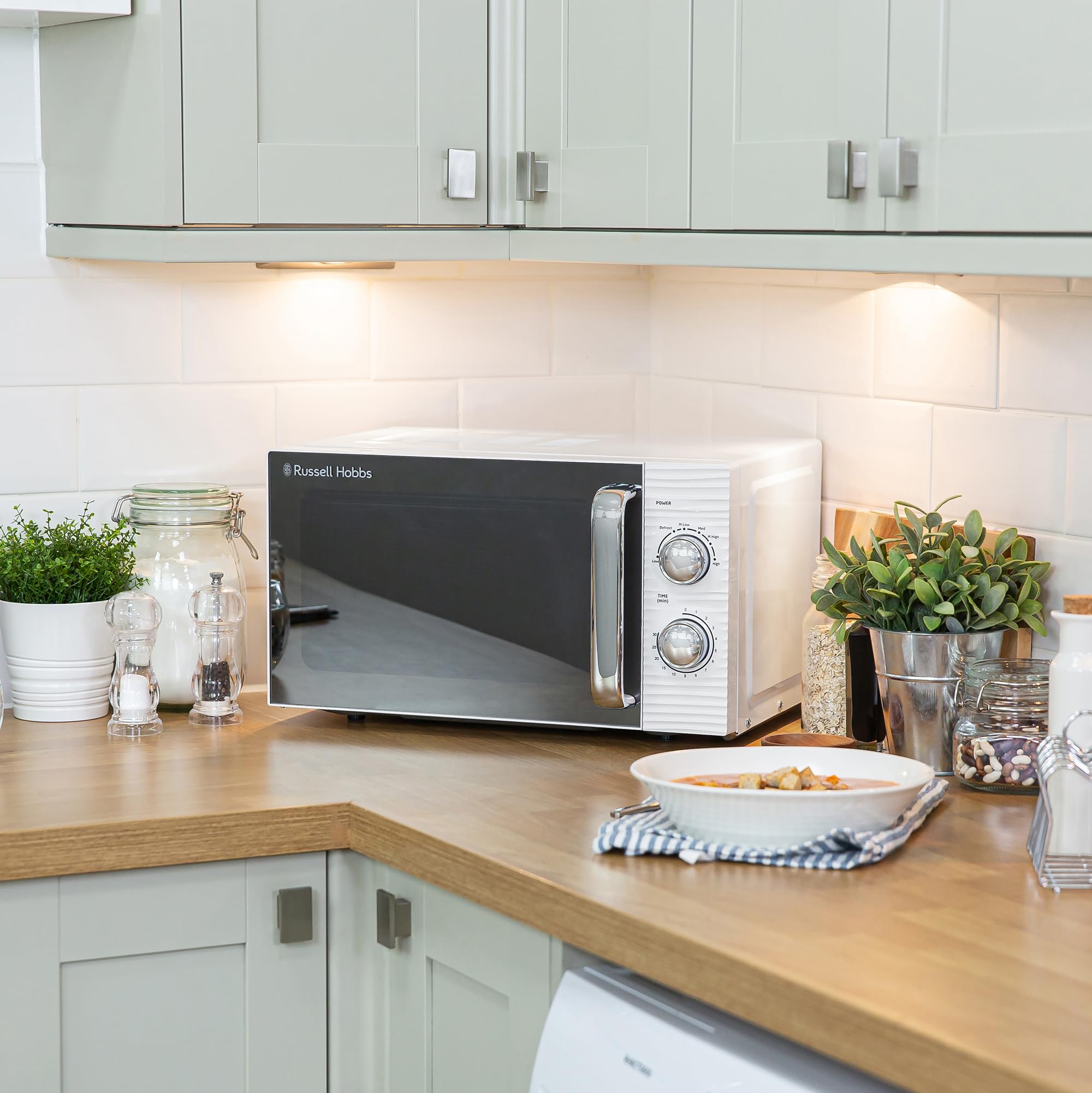 Ręczny piec mikrofalowy Russell Hobbs RHM1731 Inspire 17 l i 700 W, biały, z 5 poziomami mocy, timerem, funkcją rozmrażania, łatwy do czyszczenia.