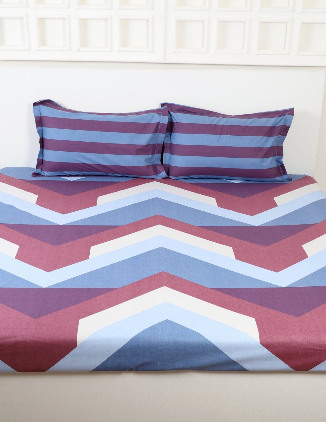 Raymond Home Camphor 144 TC Cotton Double Bedsheet with 2 Pillow Covers