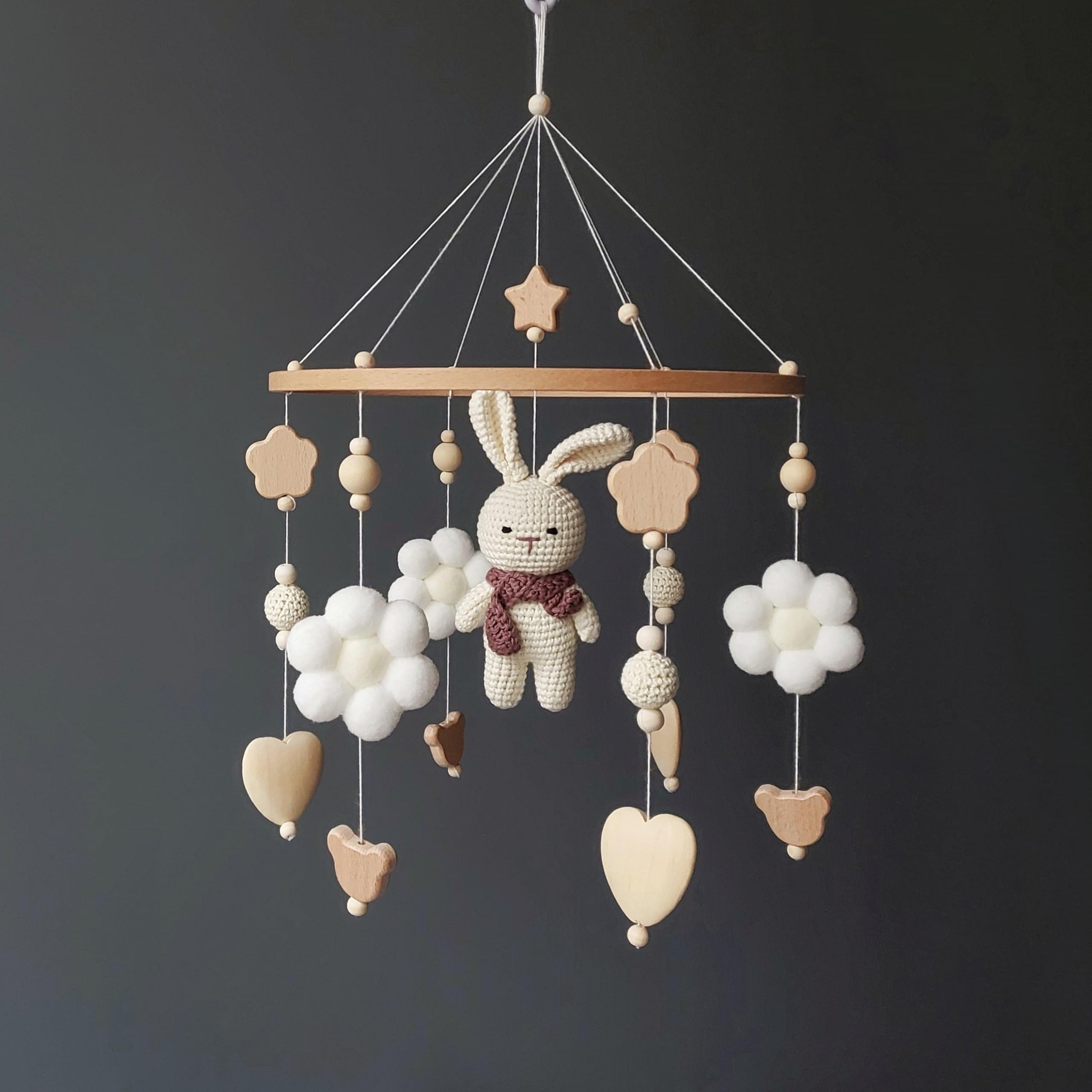 Gehäkeltes Baby Mobile Hase – Mädchen Krippen Deko aus Holz, Crochet Bunny Babybett-Anhänger, Neutraler Waldtier Nursery Schmuck – Handgemachtes Geschenk zur Babyparty