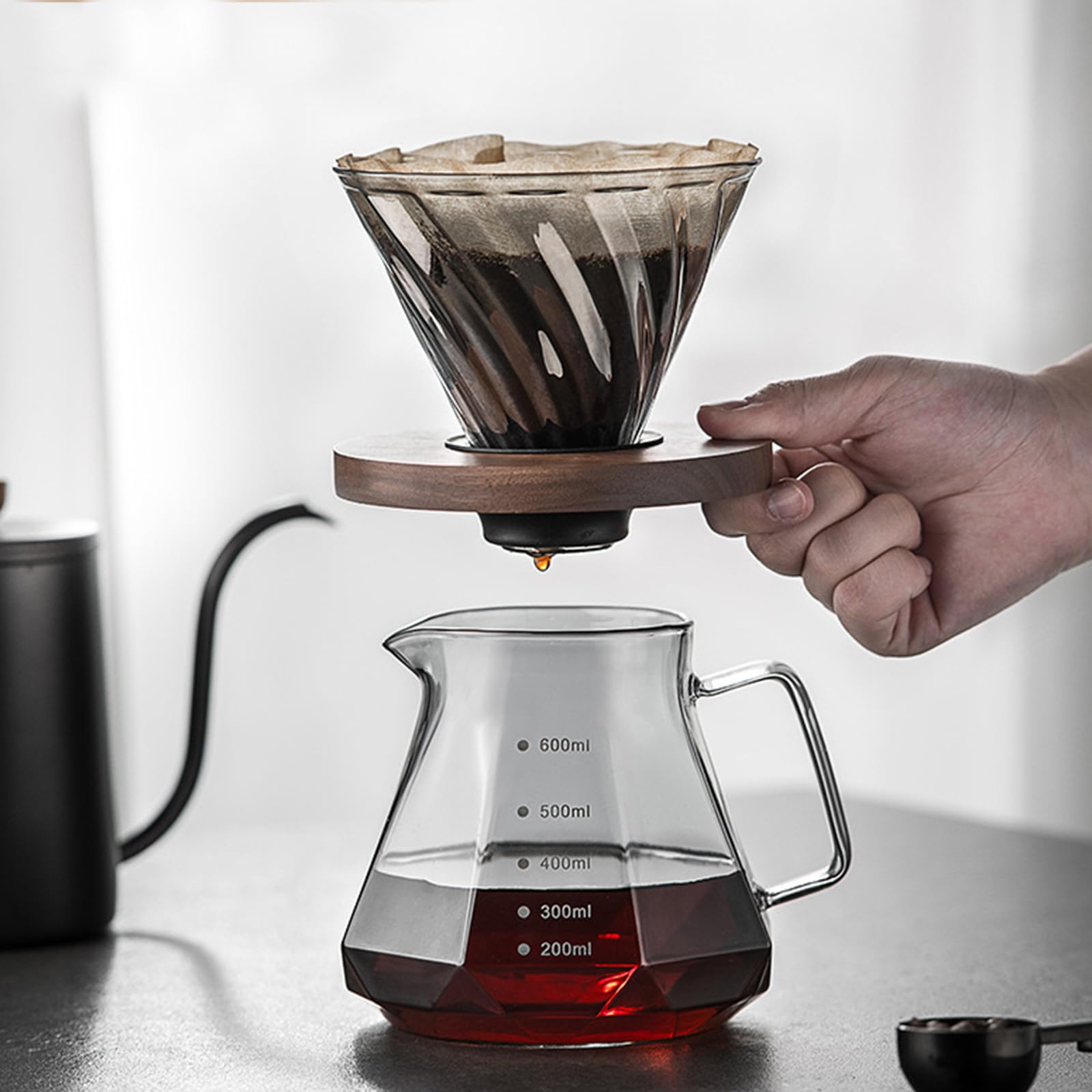 WOPPLXY Cafetera de vidrio borosilicato de 600 ml con 100 filtros de papel tamaño 02, jarra de café de goteo con mango de nogal para el hogar, restaurante, café
