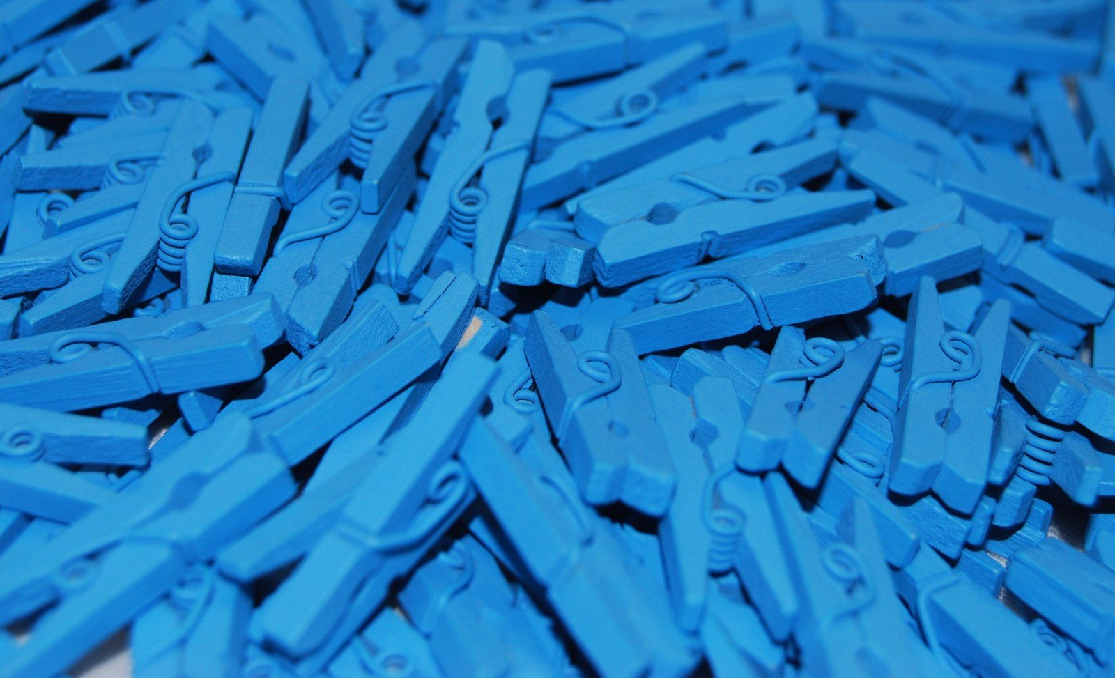Celloexpress Blue 25Mm Mini Wooden Craft Pegs - Scrapbooking, Display Photos & Keepsakes (Pack Of 50)