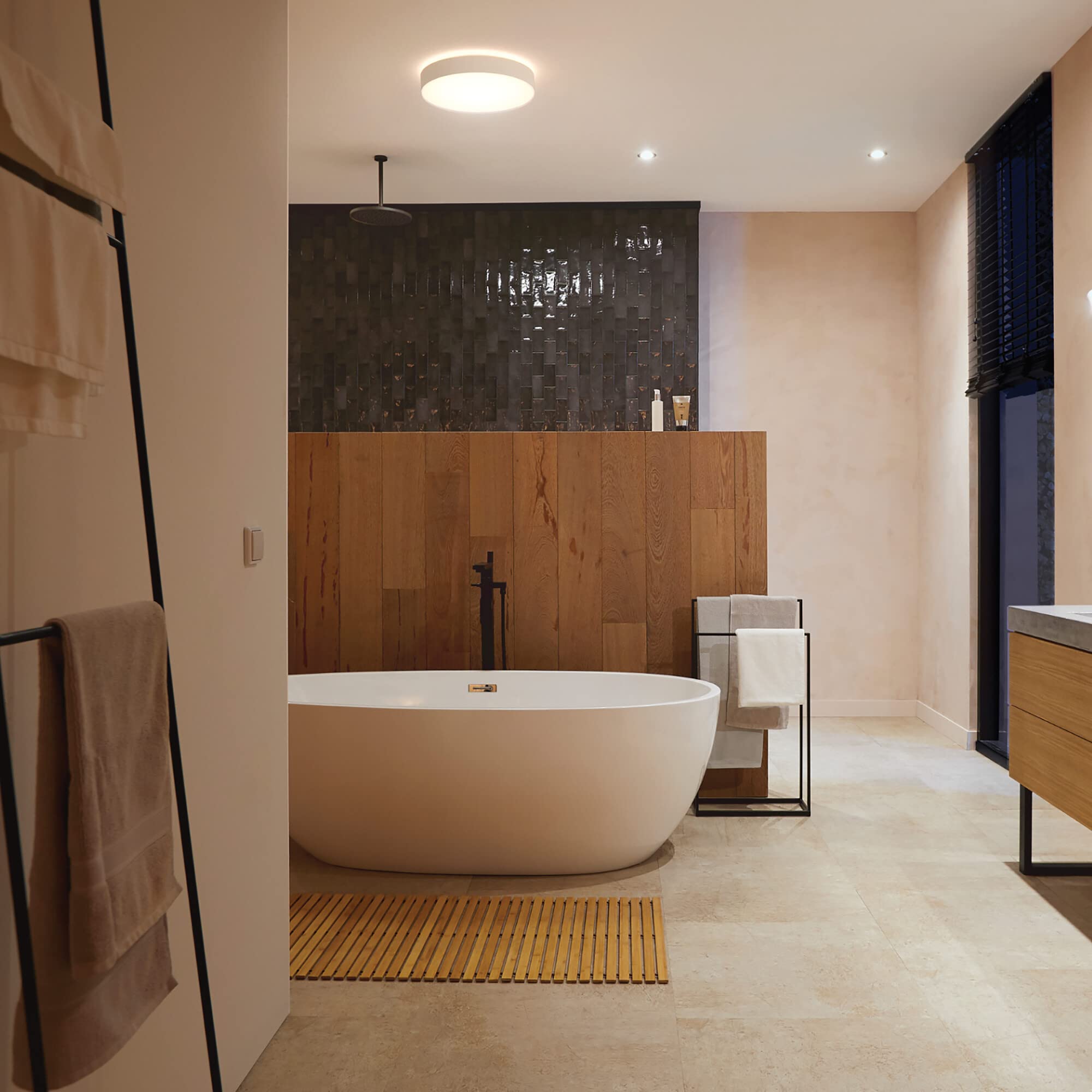 Philips Hue White Ambiance Devere Deckenleuchte M (2.450 lm) inkl. Dimmschalter, dimmbare Deckenlampe für das Hue Lichtsystem mit allen Weißtönen, smarte Lichtsteuerung über Sprache und App, weiß