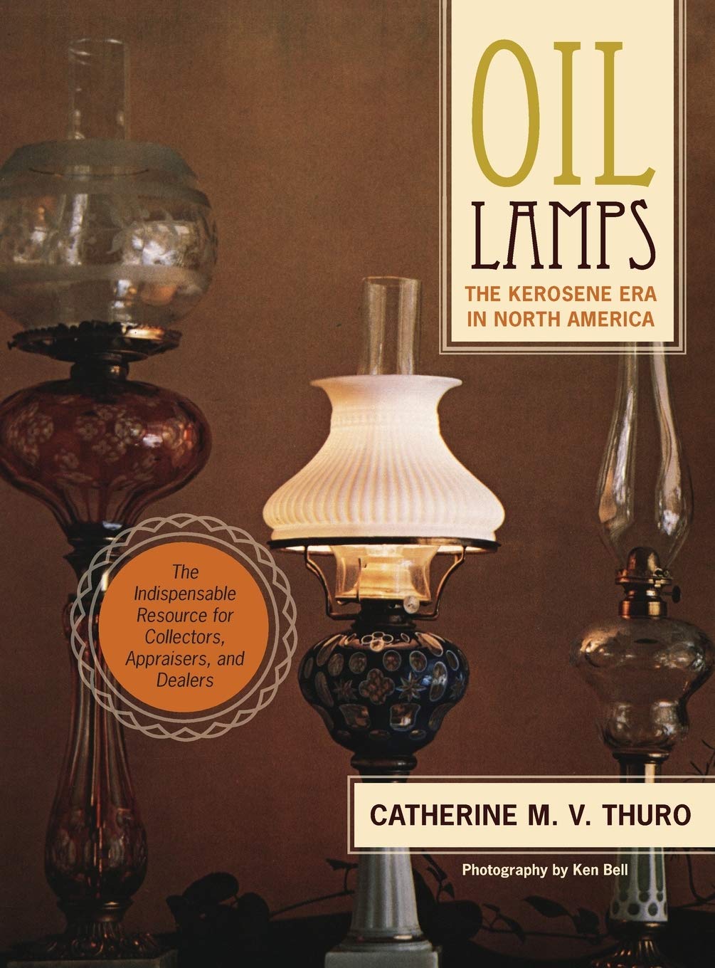 Livre de collection Oil Lamps Kerosene Era pour enrichir votre décoration vintage