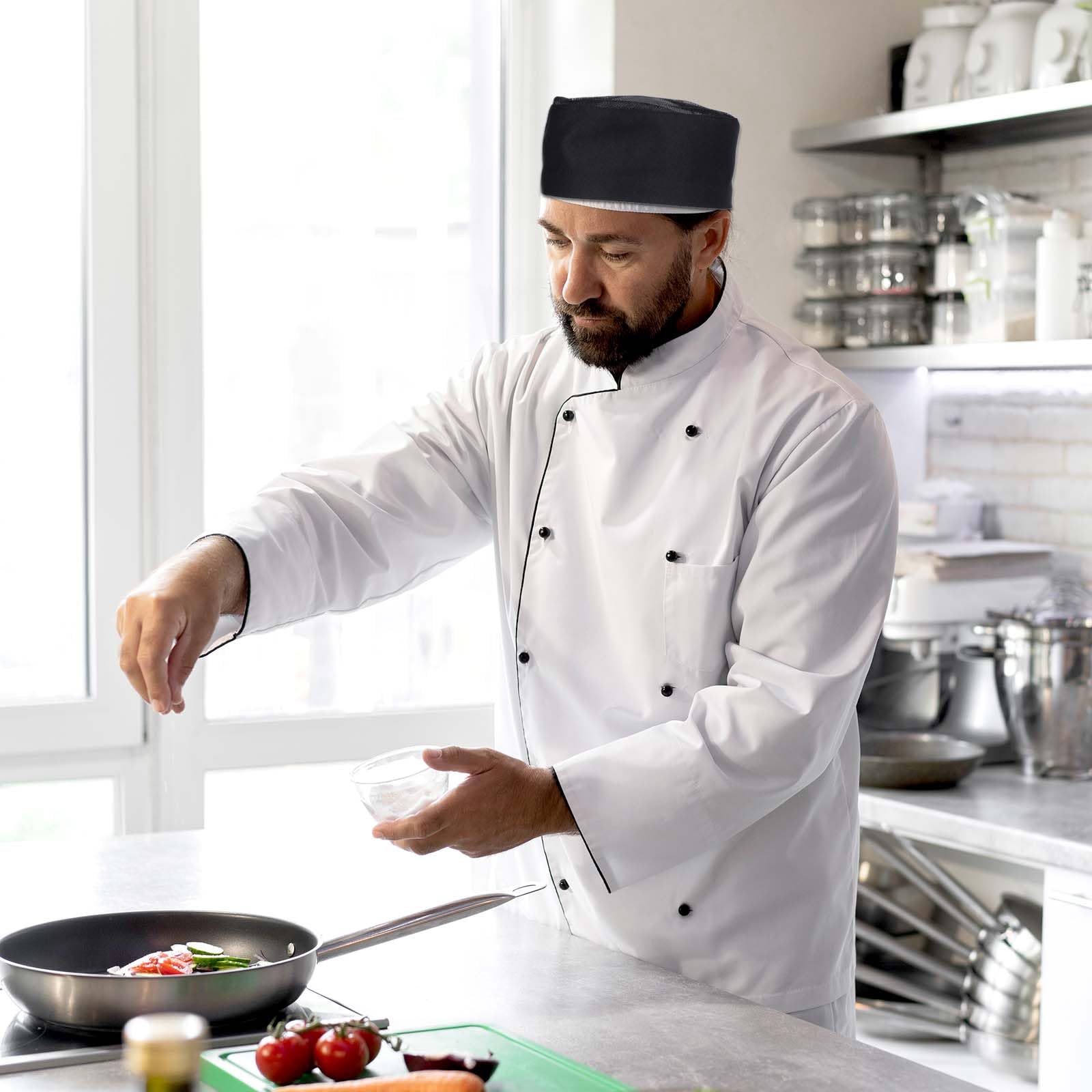 KALIONE Lot de 4 chapeaux de chef unisexes pour homme, bonnets à sushi à dessus plat pour adulte, bonnets de cuisine réglables avec dessus en maille respirante (noir), Noir