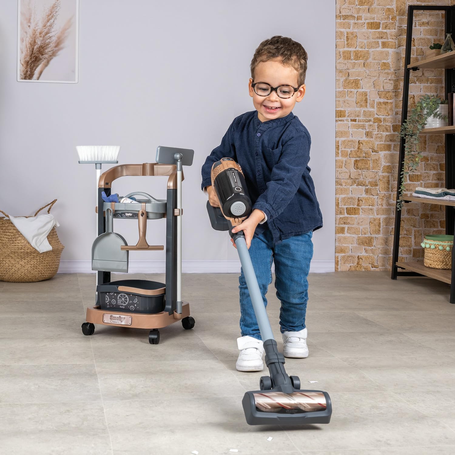 Smoby - Carrello per Le Pulizie Rowenta + aspirapolvere a Bastone - con Suoni realistici - 10 Accessori Inclusi - Ruote multidirezionali - età 3+