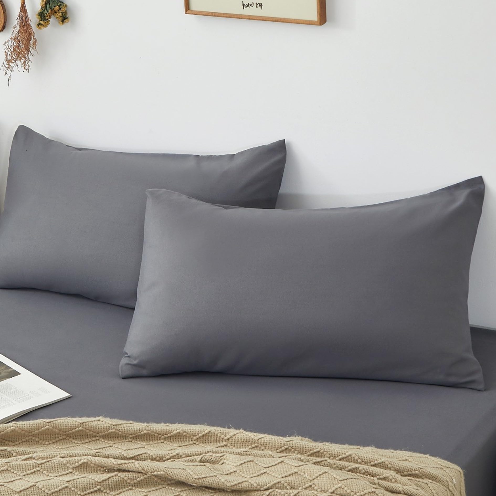 Pair of Pillowcases (50cmx75cm) - Ultra Soft Microfibre Pillow Covers, Wrinkle-Resistant, Shrink and Fade Resistant, Easy Care, Breathable, Hypoallergenic Fabric for a Comfortable Sleep (Charcoal)
