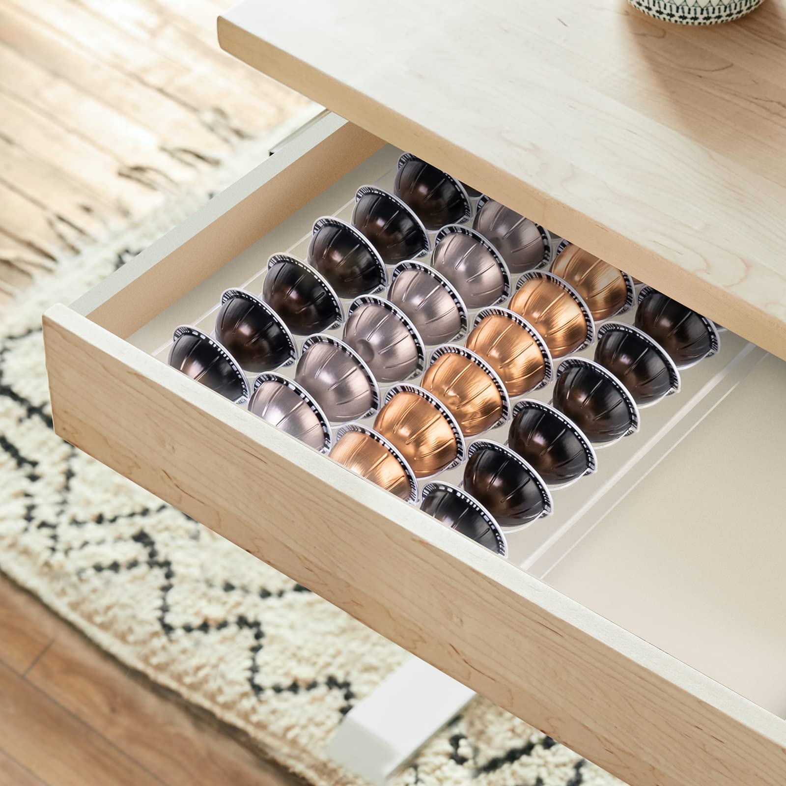 SUMERFLOS Bandeja de almacenamiento para cápsulas de café de 15.75 pulgadas de largo x 10.23 pulgadas de ancho, compatible con cápsulas Vertuoline, organizador de inserción de cajón con capacidad para