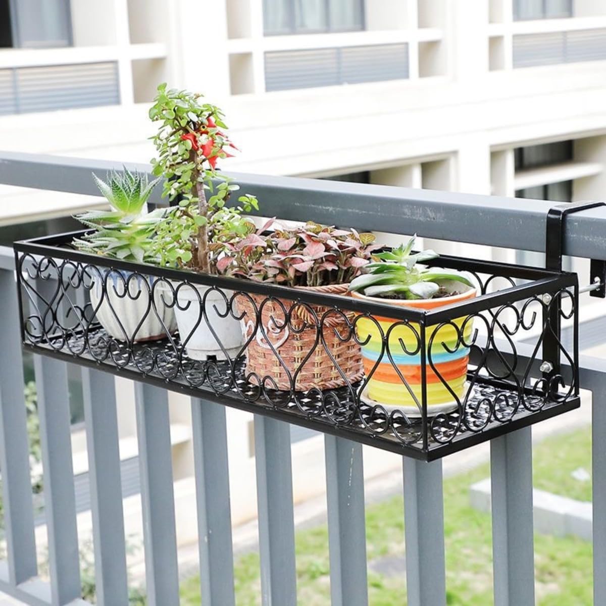 Wisząca metalowa donica na balkon, do użytku na zewnątrz, żelazna doniczka z motywem, doniczka na kwiaty cielęce do ogrodu, werandy, ogrodzenia, tarasu (50 x 20 x 12 cm)