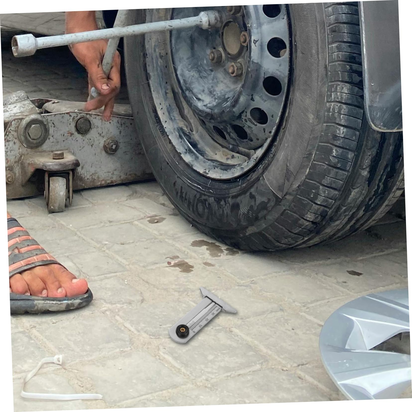 Ciieeo Profondimetro per Pneumatici in Acciaio Inossidabile 0-30 Mm Strumento Misurazione Precisa per Auto e Camion Design Compatto e Portatile