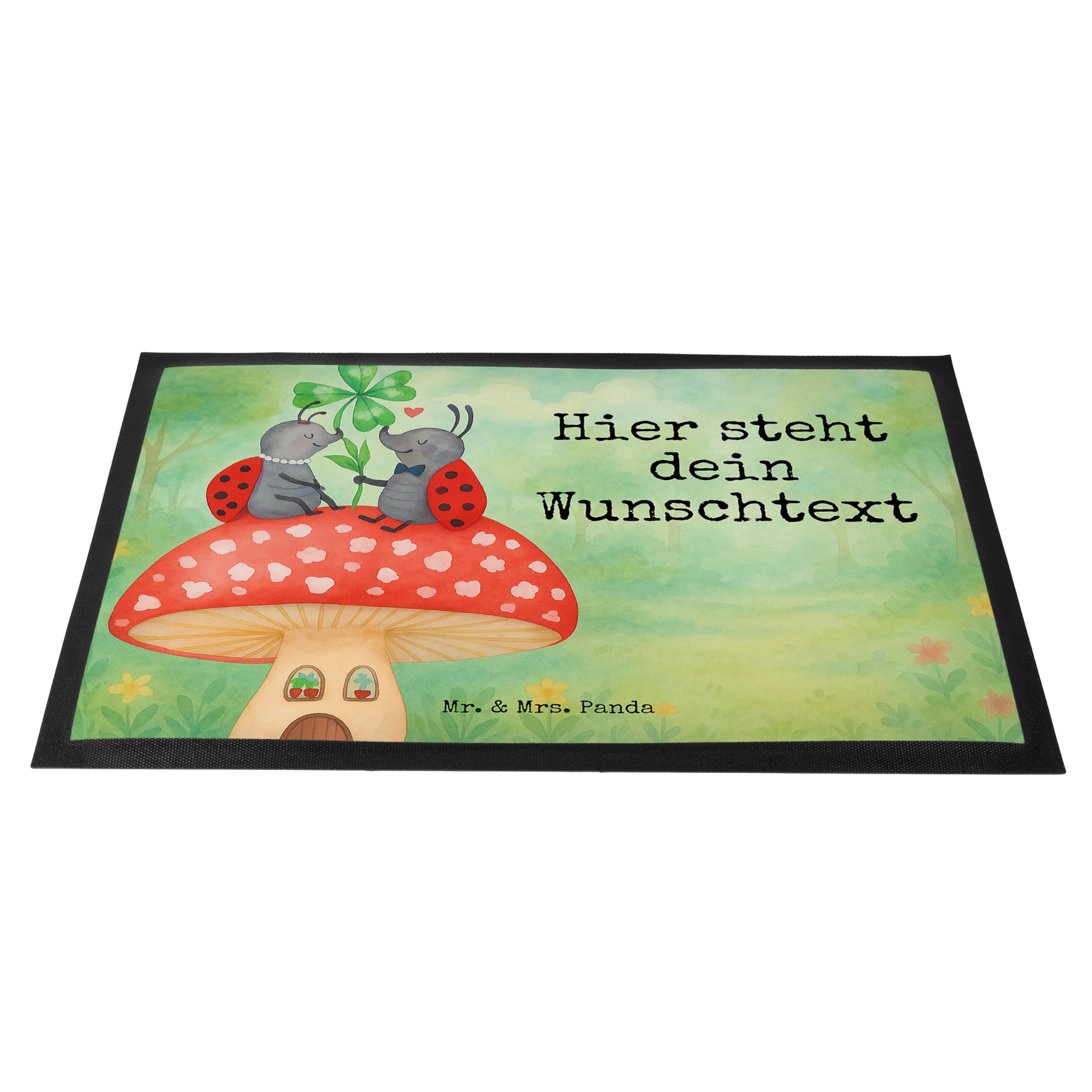 Mr. & Mrs. Panda Fußmatte personalisierbar Marienkäfer Fliegenpilz Design 40 x 60 cm - Geschenk, Fussmatte personalisiert, Lustige Sprüche, Wohnung, Fleigenpilzhaus, Haustürmatte, Zuhause, Haus