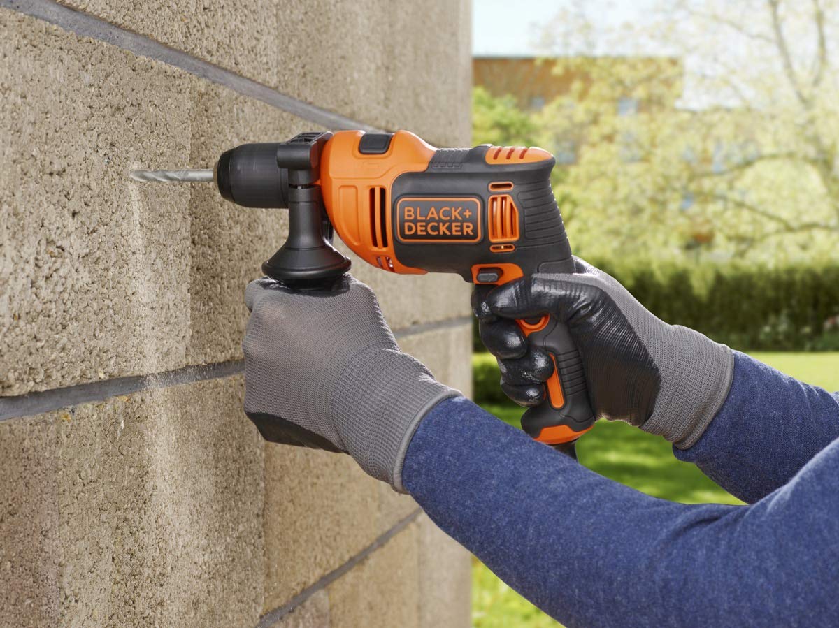 BLACK+DECKER BEH710SA32 Schlagbohrmaschine 710 W + Set 32 Zubehörteile zum Schrauben und Bohren + Transporttasche BEH710SA32-QS