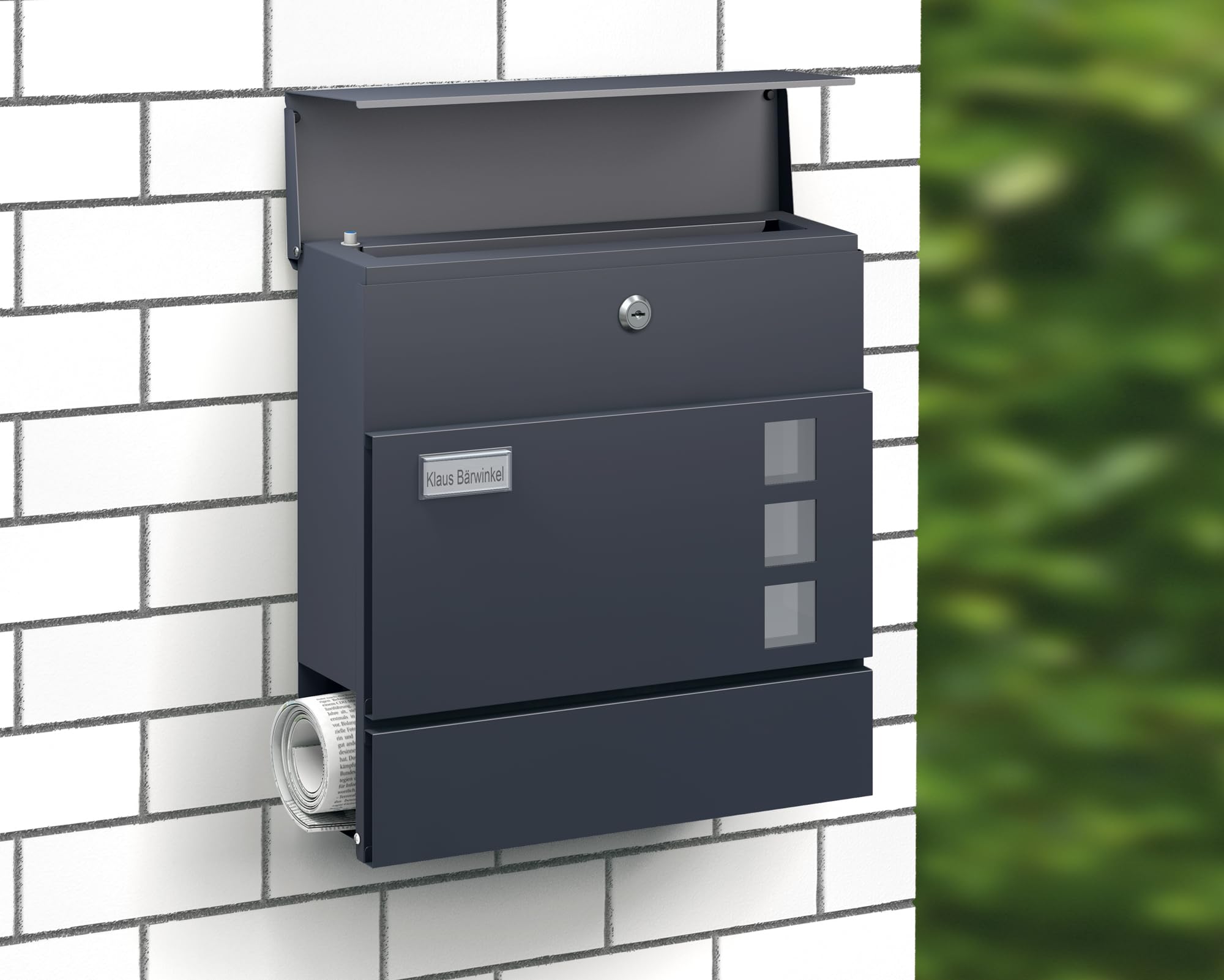 BASI | Briefkasten mit Softclose Klappe, Sichtfenster & Namensschild | DIN A4 Einwurf | inkl. 2 Schlüssel | integriertes Zeitungsfach | H37 x B37 x T10,4 cm | anthrazit | Wandbriefkasten Postkasten