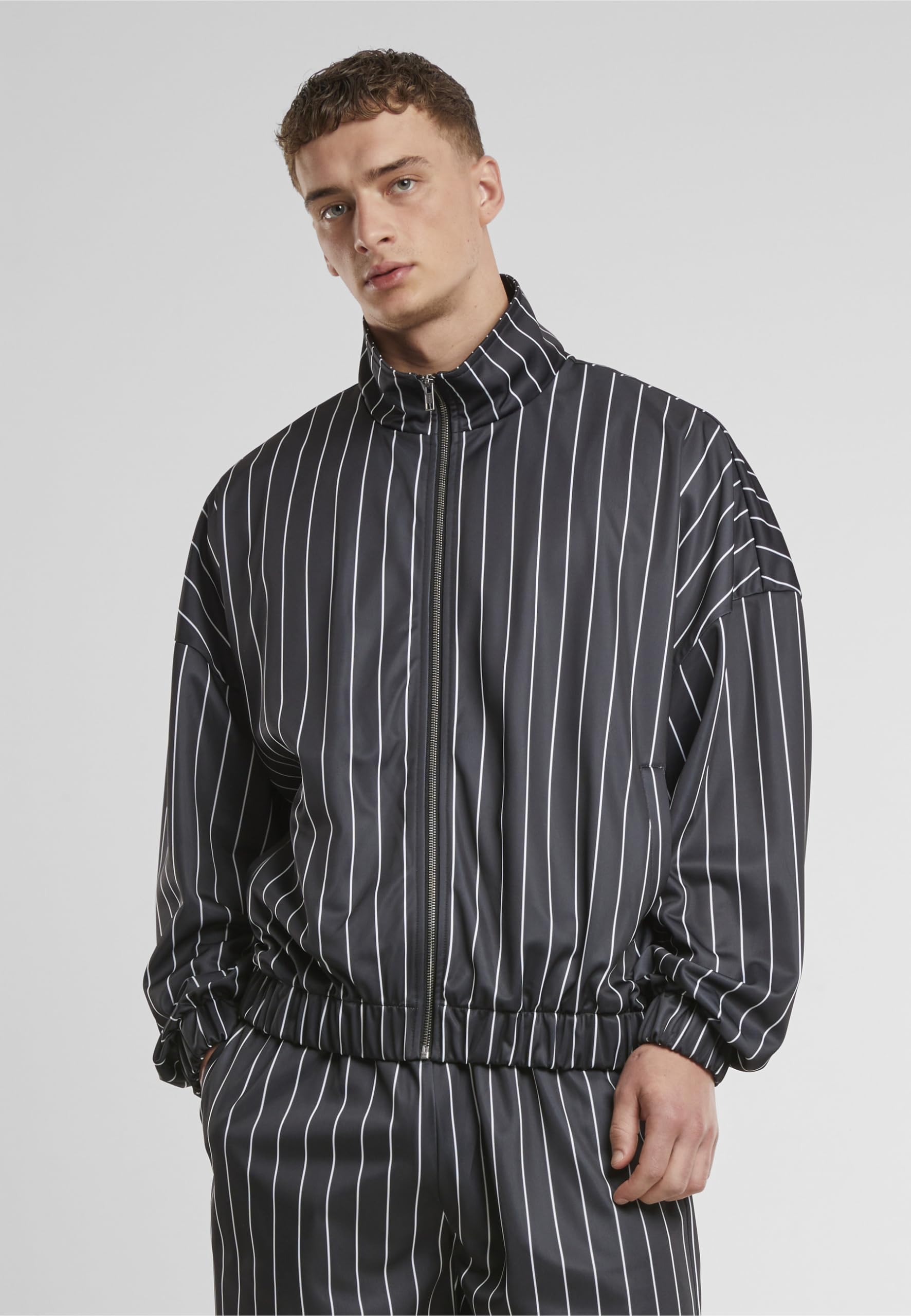 Urban Classics Męska kurtka sportowa Pinstripe Trackjacket, męska kurtka treningowa z zamkiem błyskawicznym, rozmiary S-5XL, czarny/biały, M