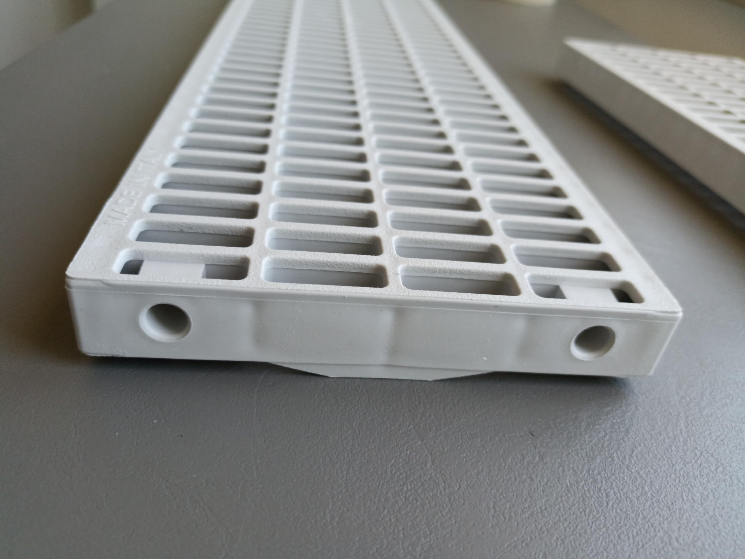 SERVICE SOLUTIONS – Griglia Pvc Grigio Chiaro Maglia Antitacco Varie misure, Kit 10 Pezzi – 5 Metri Pedonabile Modulare Facilmente Adattabile, Piscine Docce Cantine Raccolta Acque ecc. (10, CM 13X50)