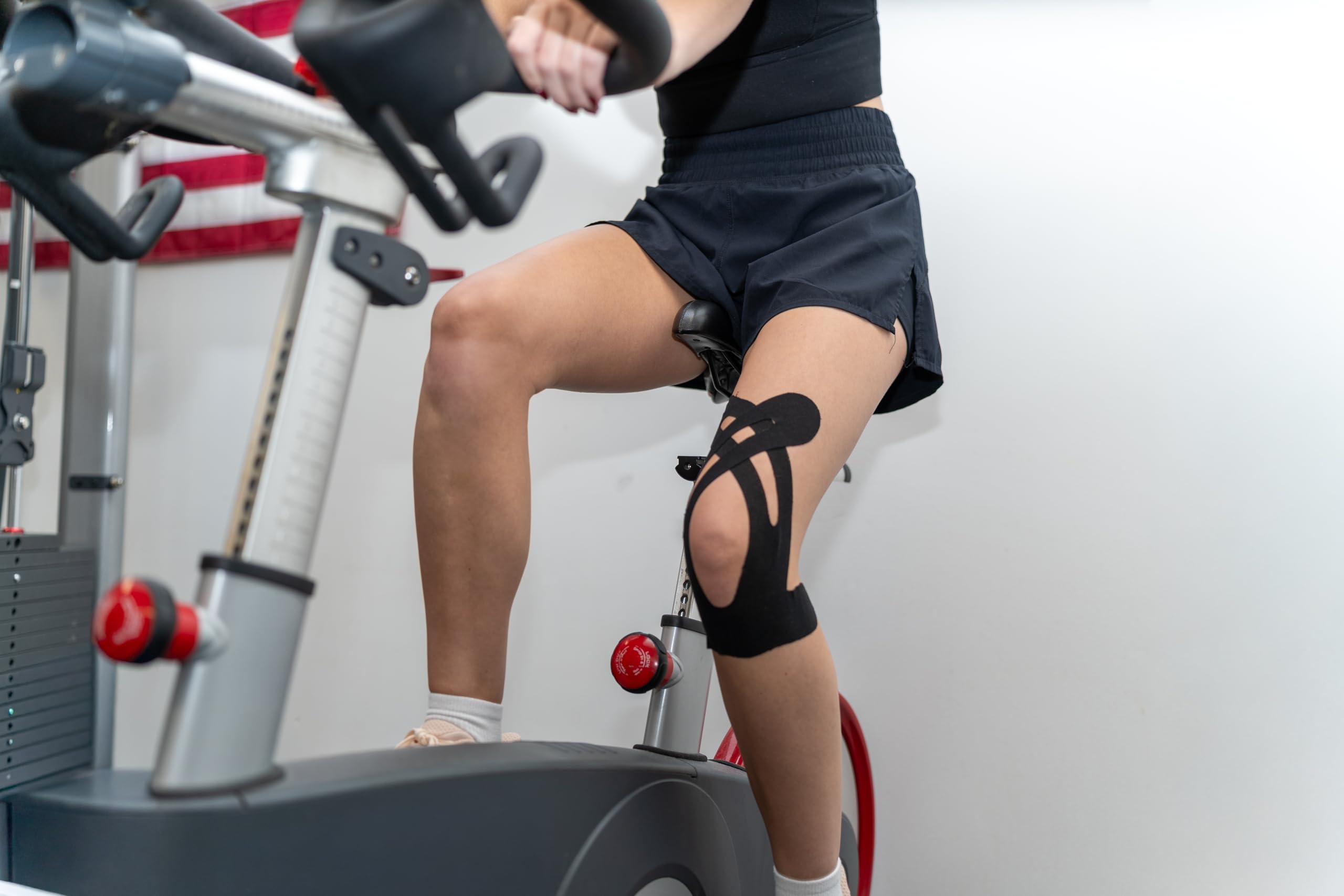 Vorgeschnittenes Kinesiologie-Tape (20 Stück), schwarz, elastisch, wasserdicht, latexfrei, atmungsaktiv, Muskel- und Gelenkunterstützung für Laufen, Sport und Erholung.